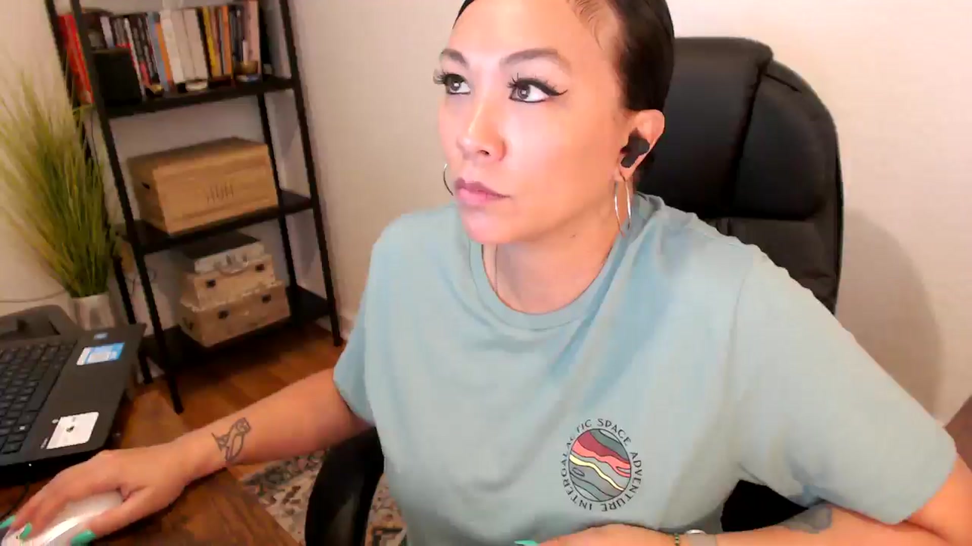 Gallery image thumbnail from MickaylaMoon's myfreecams stream on, 08/08/2024, 16:23 image 19 of 20