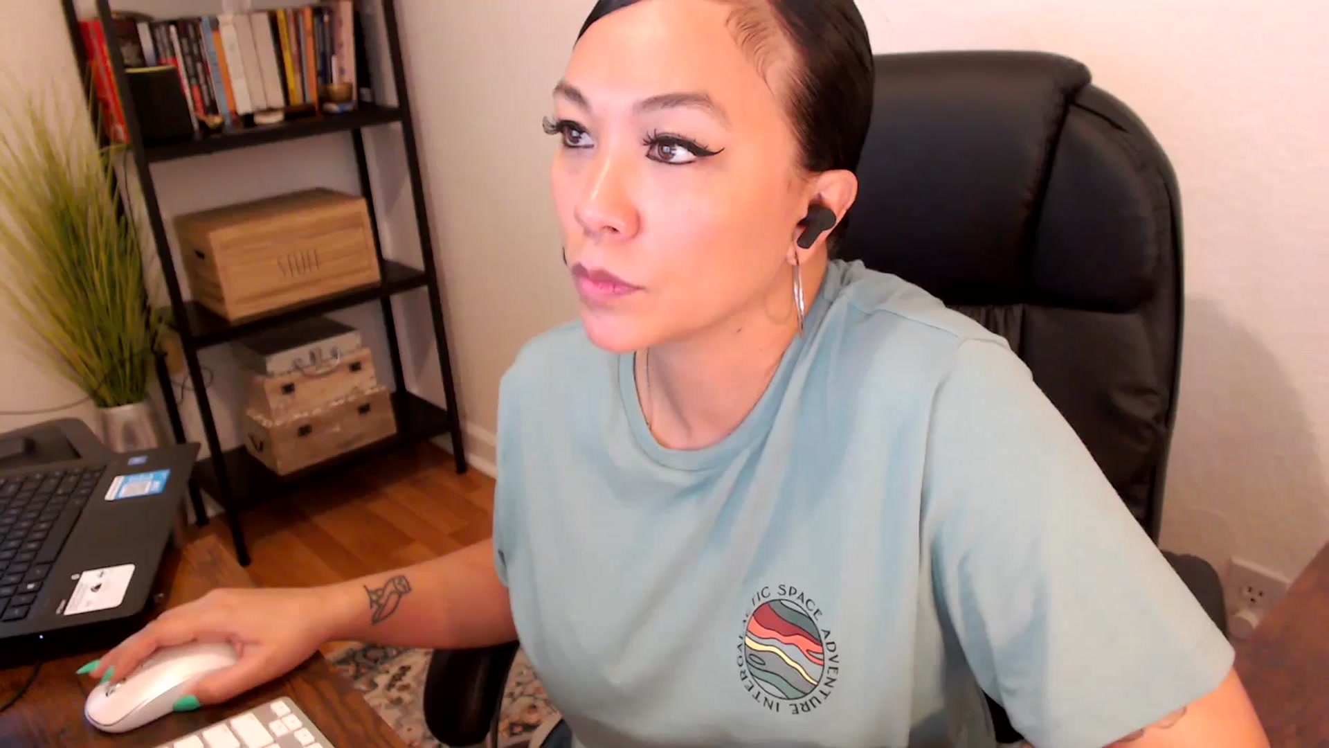 Gallery image thumbnail from MickaylaMoon's myfreecams stream on, 08/08/2024, 16:23 image 8 of 20