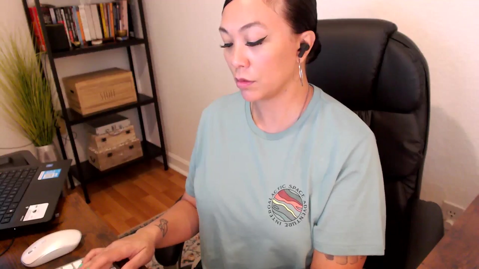 Gallery image thumbnail from MickaylaMoon's myfreecams stream on, 08/08/2024, 16:23 image 9 of 20
