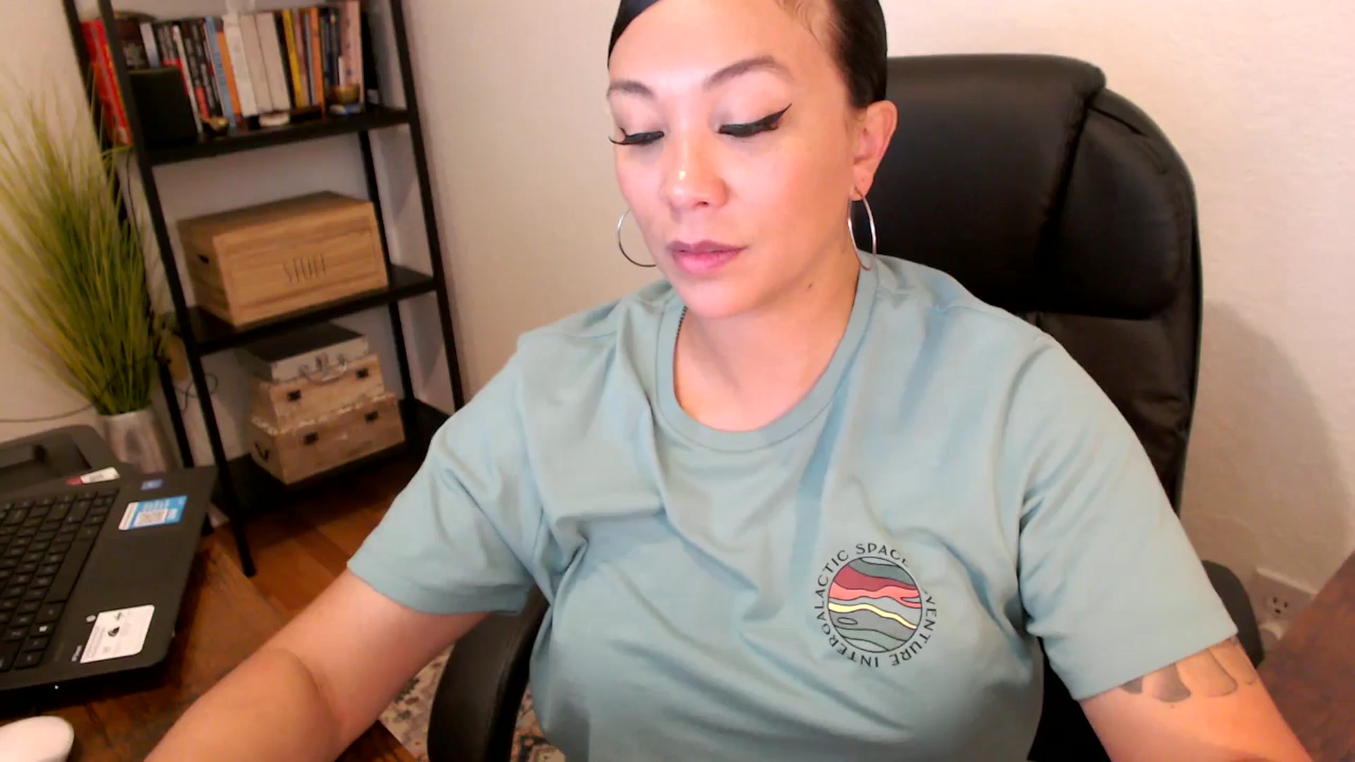 Gallery image thumbnail from MickaylaMoon's myfreecams stream on, 08/08/2024, 17:40 image 13 of 20