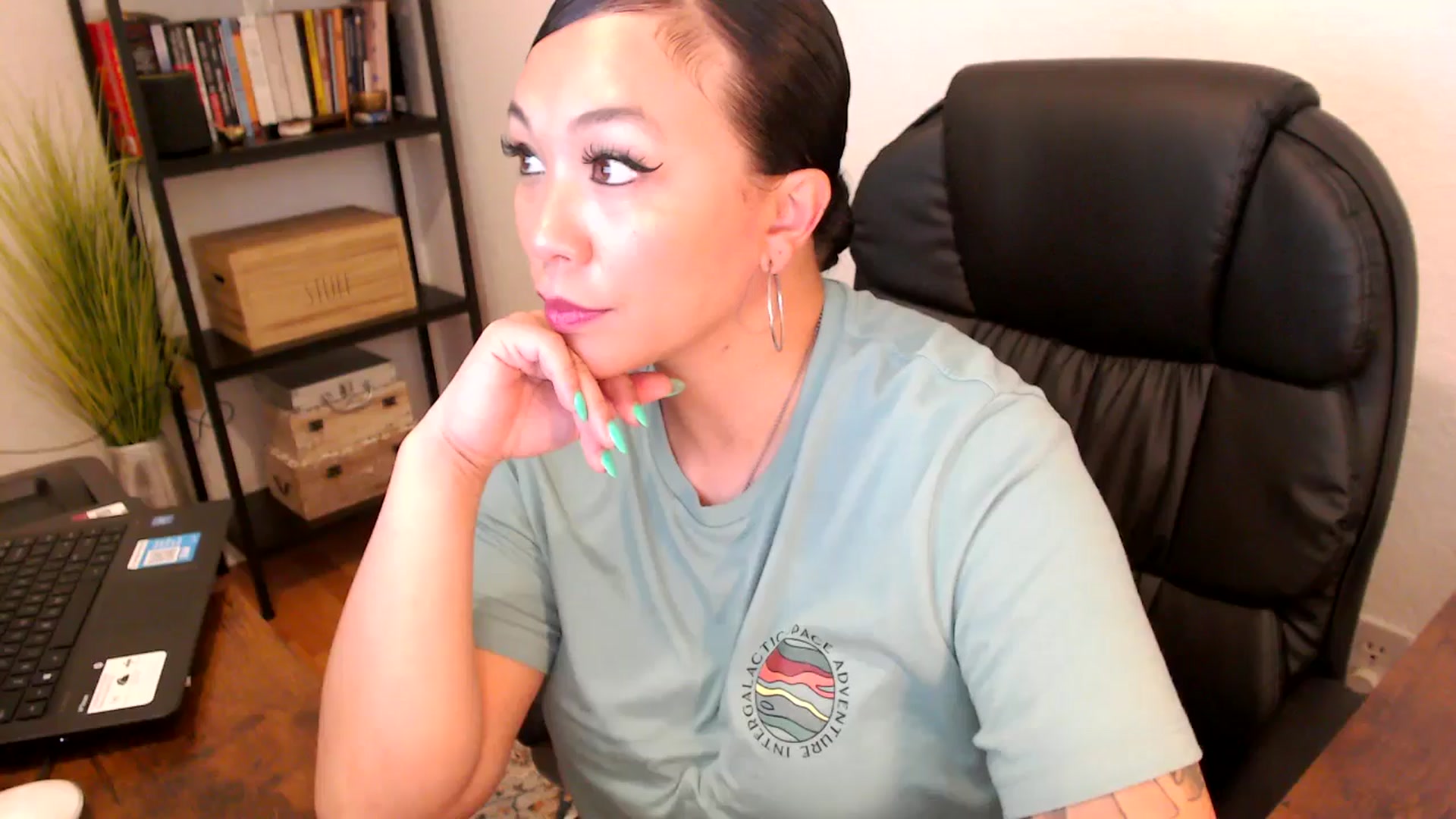 Gallery image thumbnail from MickaylaMoon's myfreecams stream on, 08/08/2024, 17:40 image 17 of 20