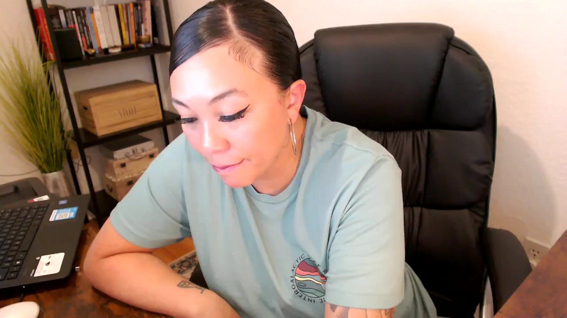Gallery image thumbnail from MickaylaMoon's myfreecams stream on, 08/08/2024, 18:13 image 10 of 20