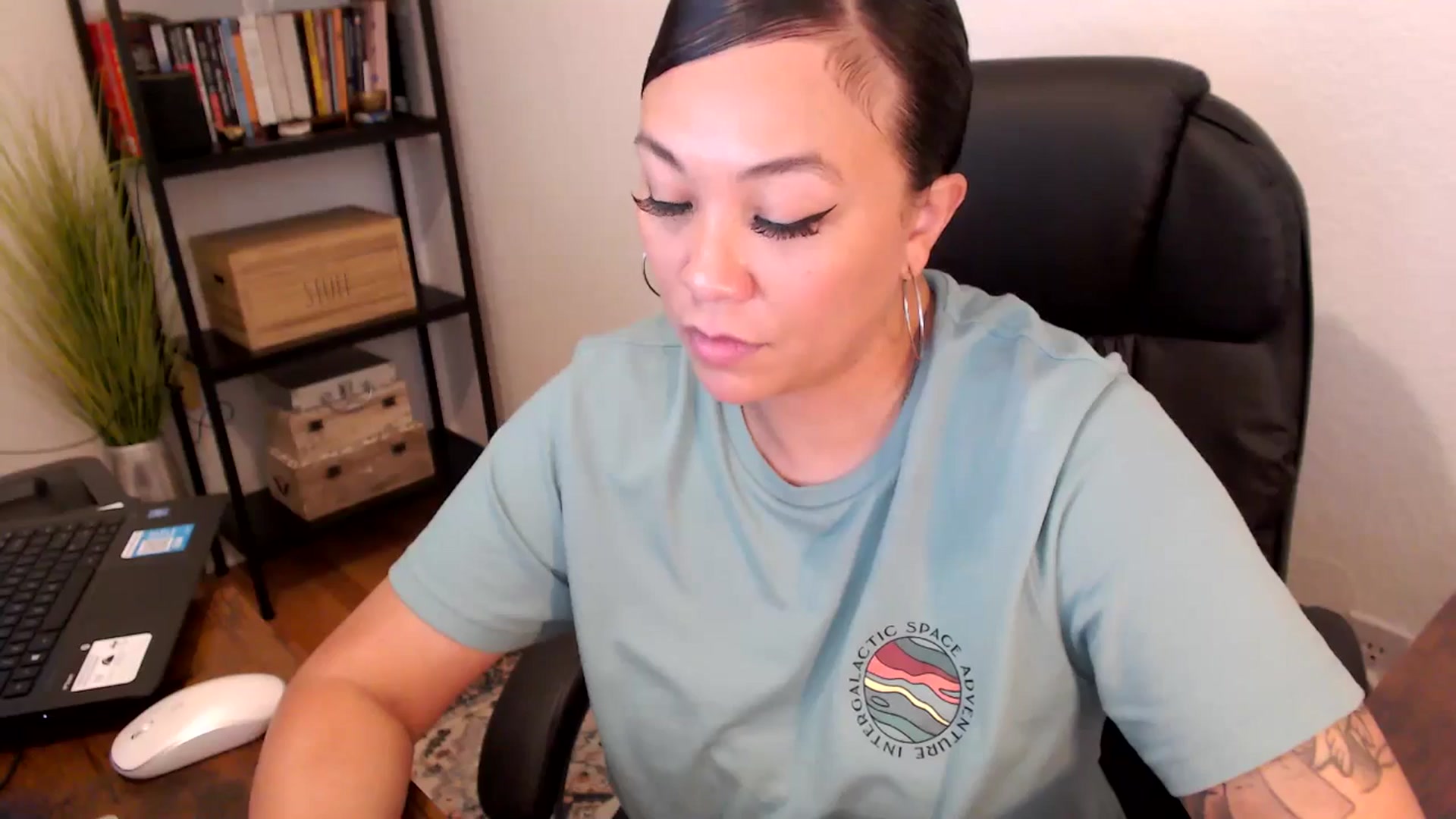 Gallery image thumbnail from MickaylaMoon's myfreecams stream on, 08/08/2024, 19:12 image 15 of 20