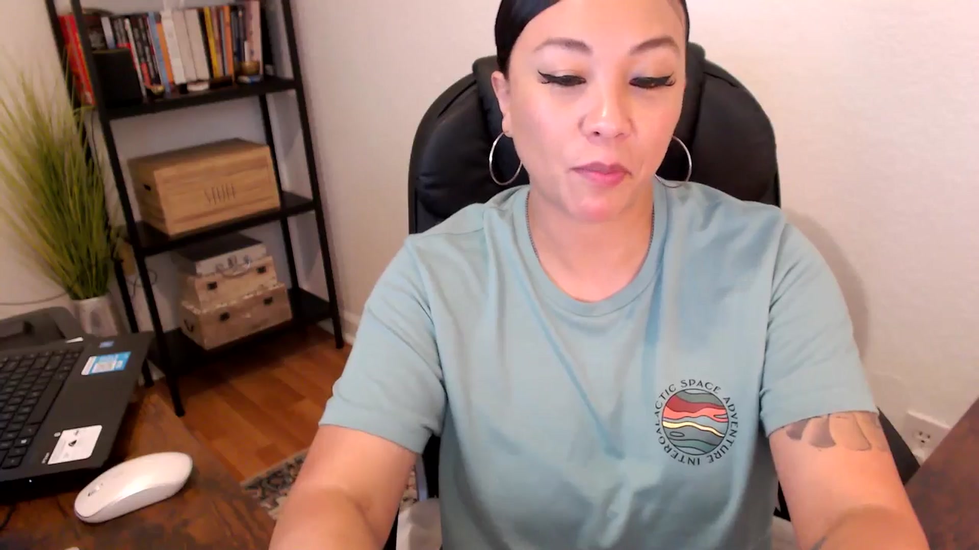 Gallery image thumbnail from MickaylaMoon's myfreecams stream on, 08/08/2024, 19:12 image 19 of 20
