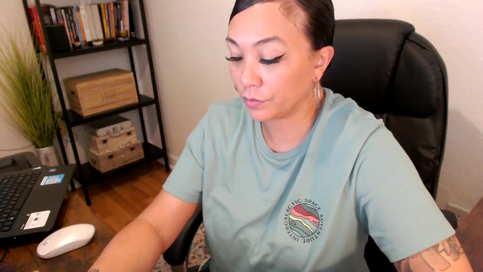 Gallery image thumbnail from MickaylaMoon's myfreecams stream on, 08/08/2024, 19:12 image 17 of 20