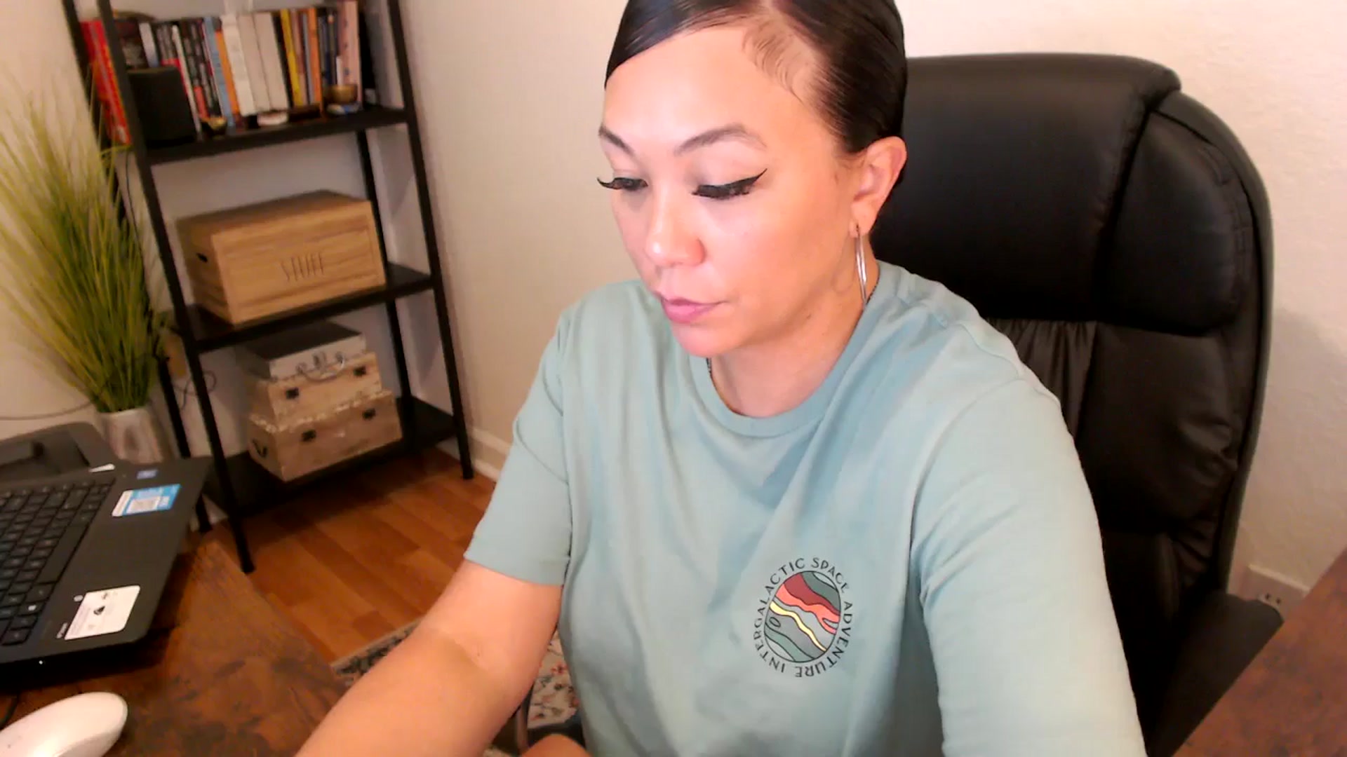 Gallery image thumbnail from MickaylaMoon's myfreecams stream on, 08/08/2024, 19:12 image 6 of 20