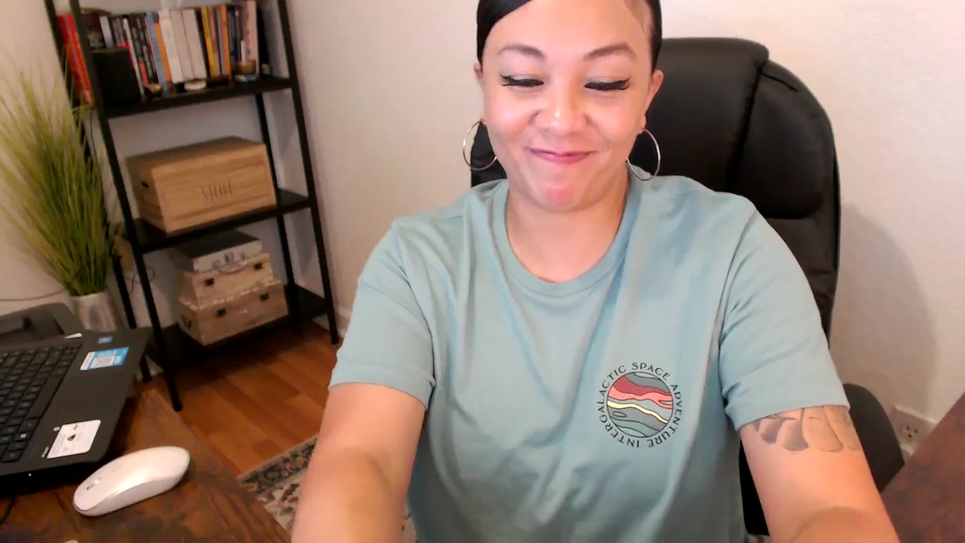 Gallery image thumbnail from MickaylaMoon's myfreecams stream on, 08/08/2024, 19:12 image 18 of 20