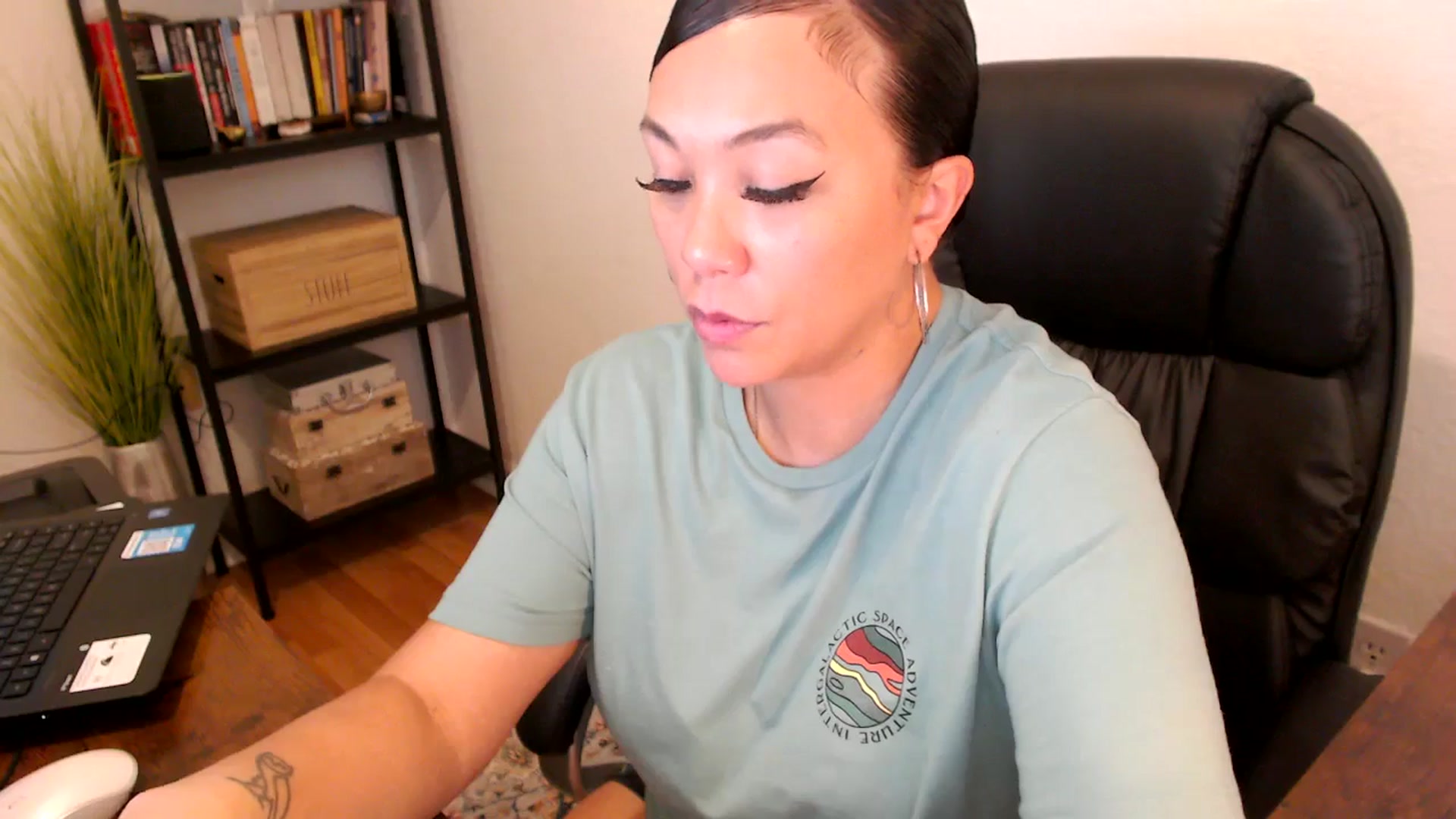 Gallery image thumbnail from MickaylaMoon's myfreecams stream on, 08/08/2024, 19:12 image 4 of 20