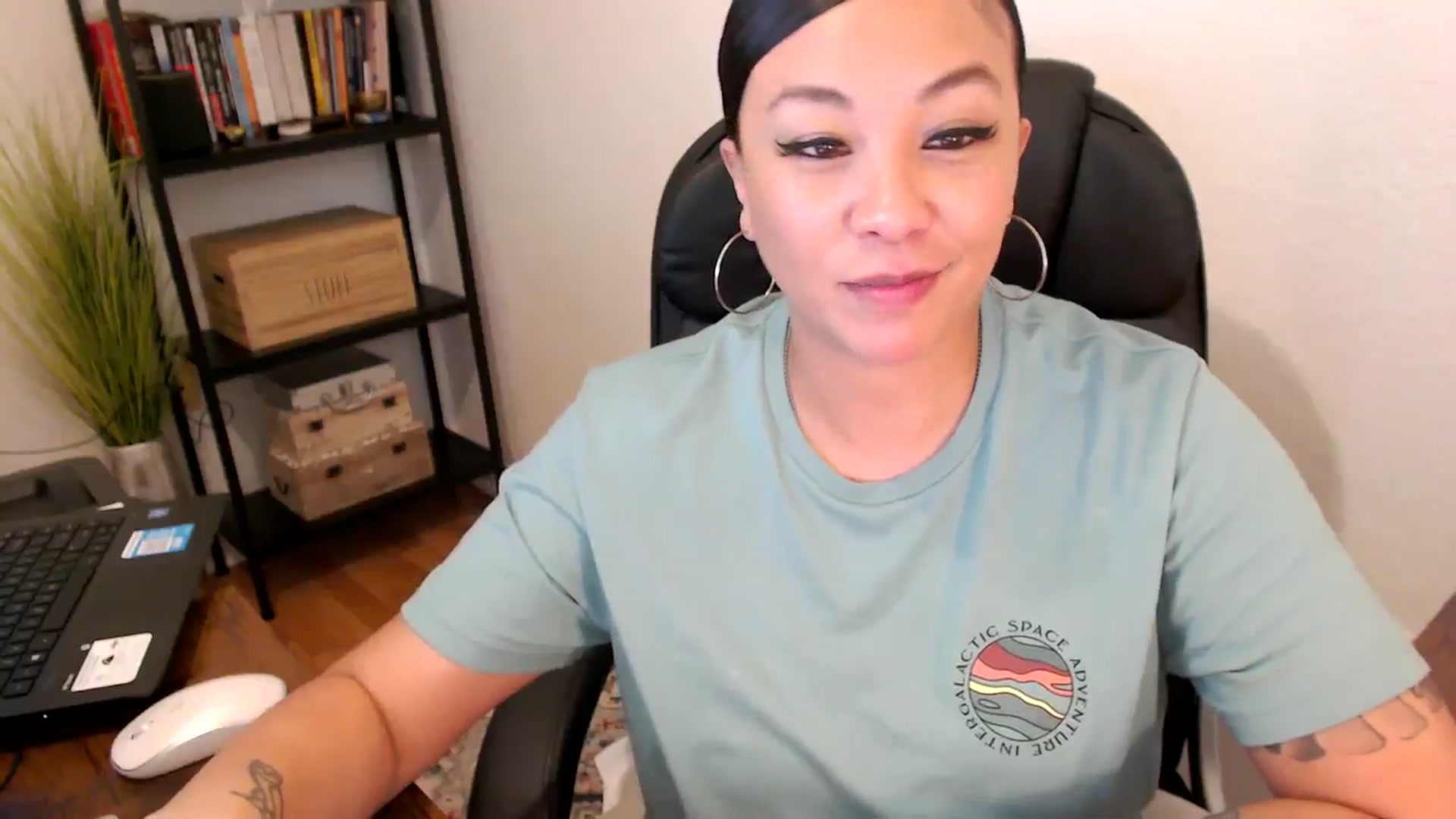 Gallery image thumbnail from MickaylaMoon's myfreecams stream on, 08/08/2024, 19:12 image 20 of 20