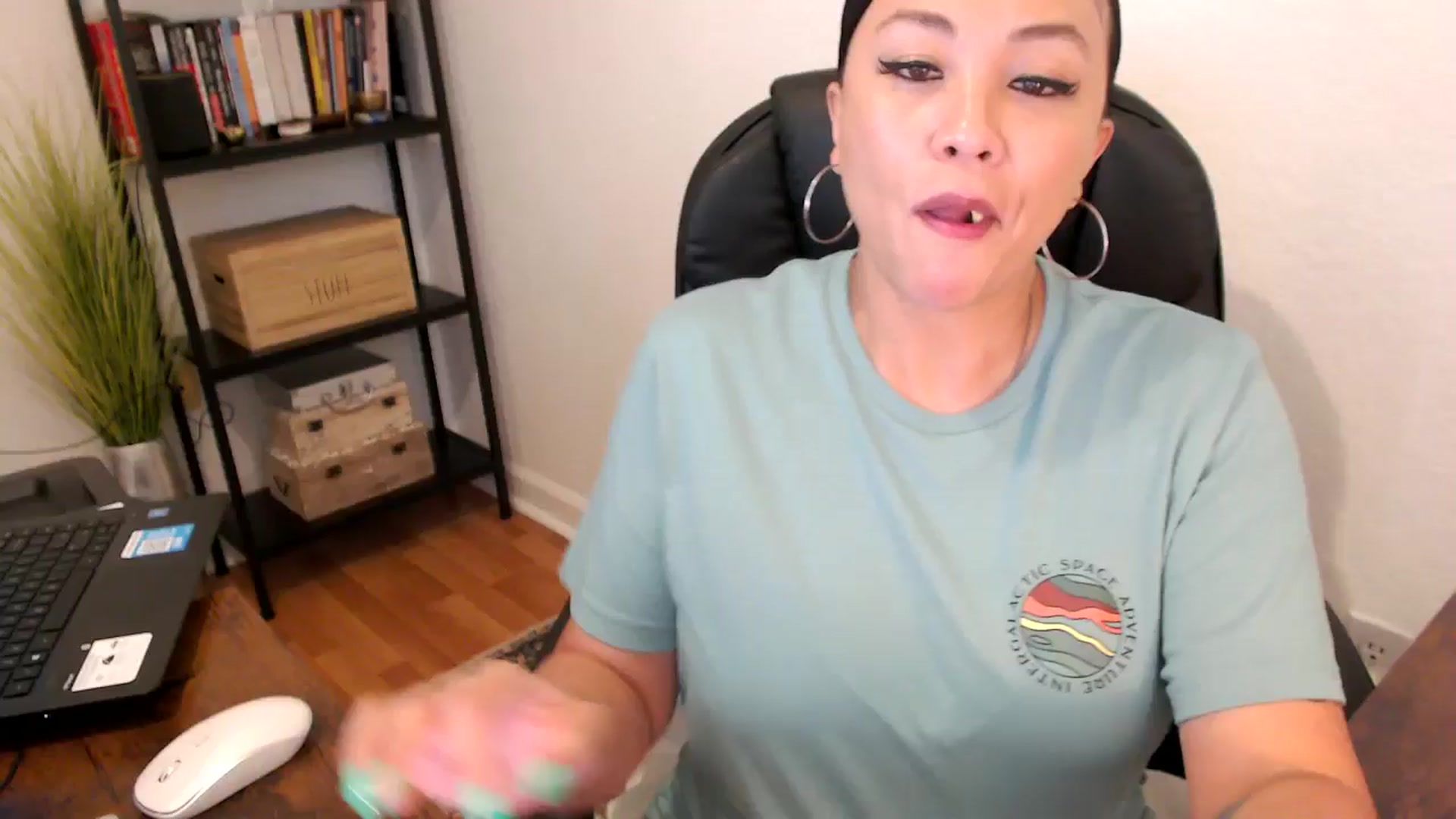 Gallery image thumbnail from MickaylaMoon's myfreecams stream on, 08/08/2024, 19:38 image 1 of 20