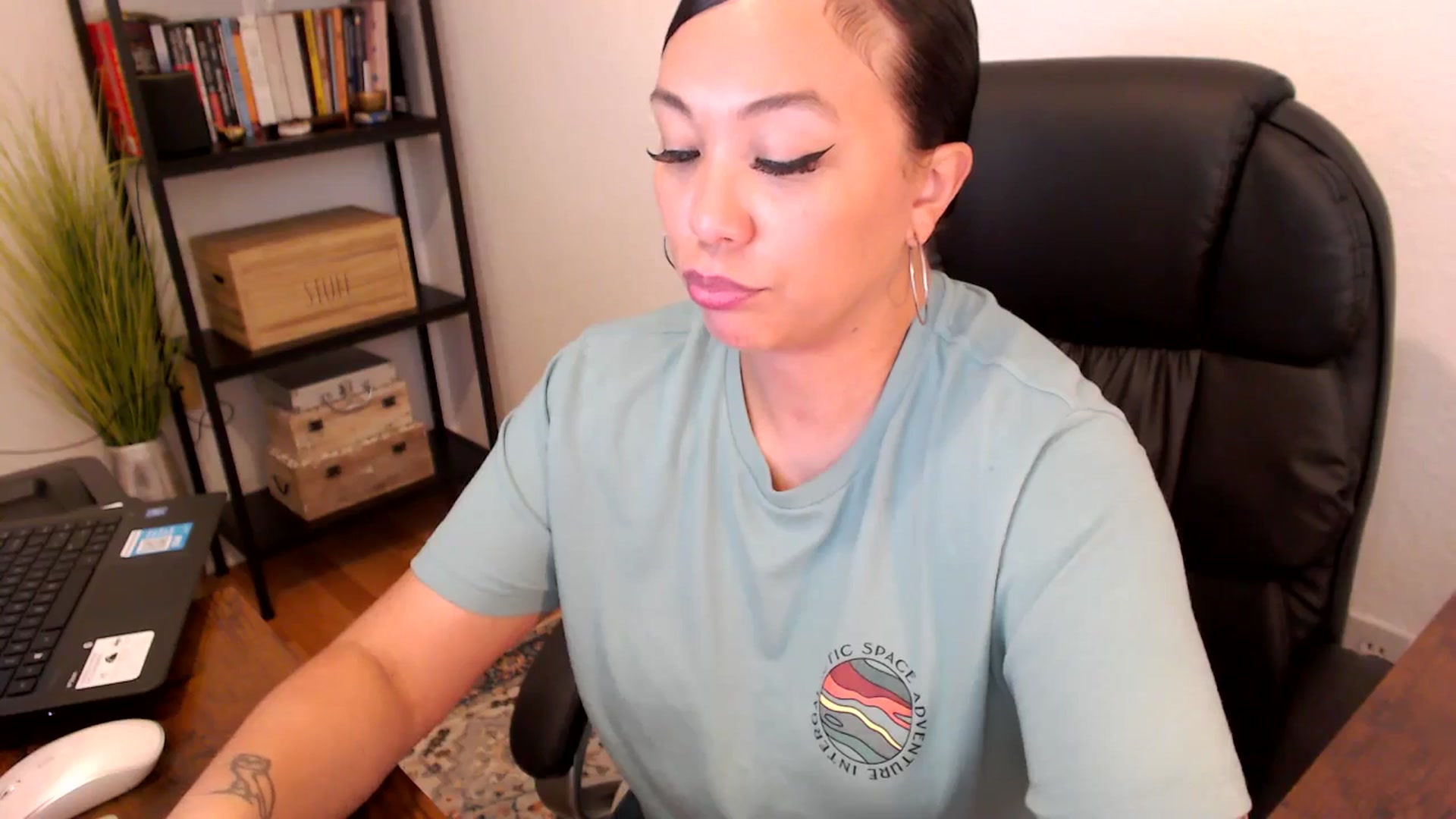Gallery image thumbnail from MickaylaMoon's myfreecams stream on, 08/08/2024, 19:38 image 17 of 20