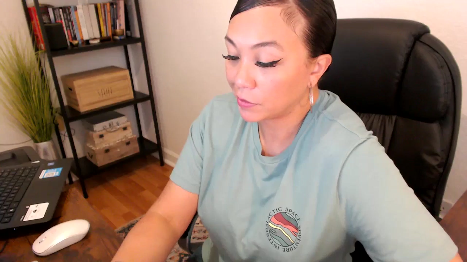 Gallery image thumbnail from MickaylaMoon's myfreecams stream on, 08/08/2024, 19:38 image 13 of 20