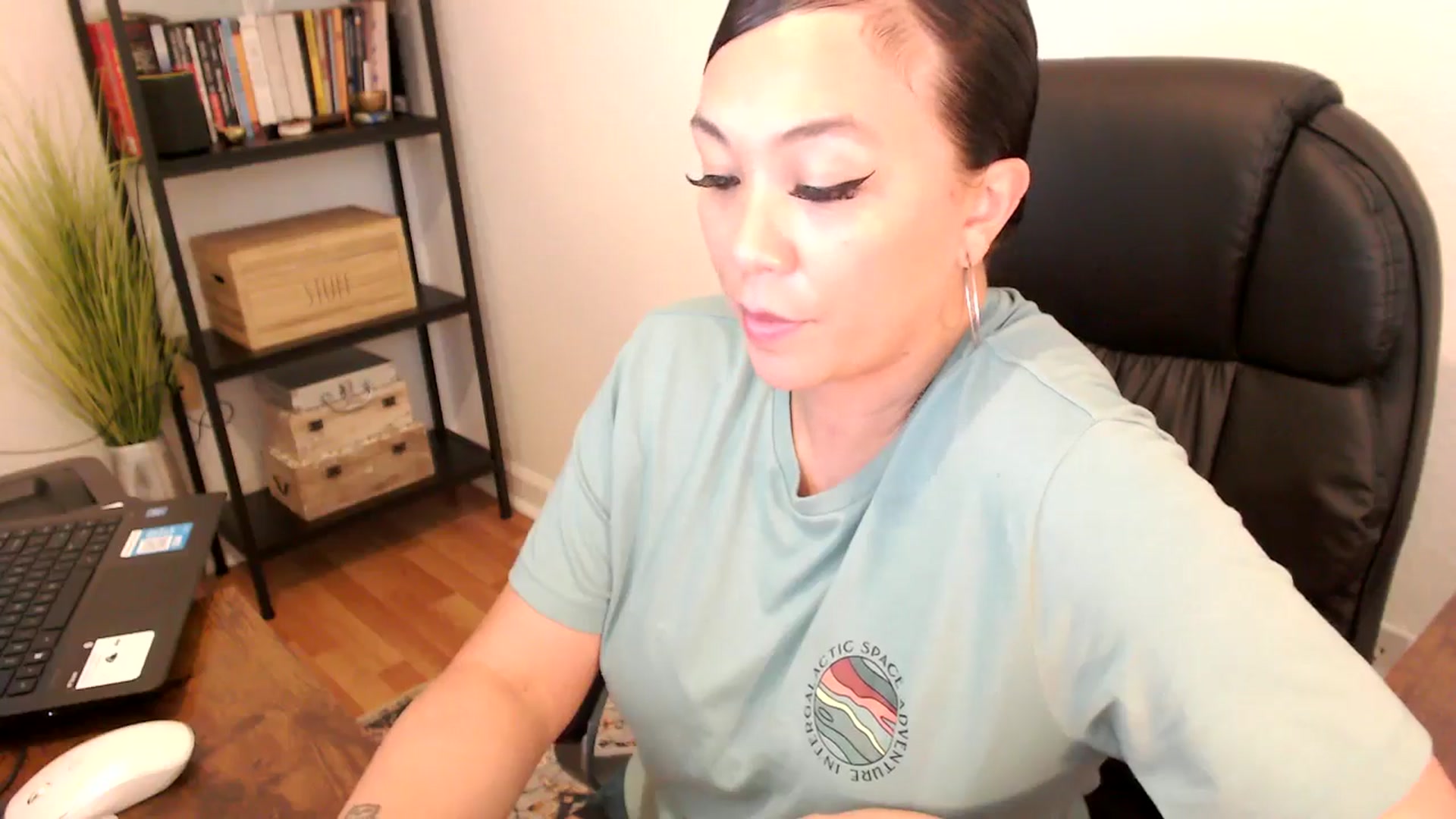 Gallery image thumbnail from MickaylaMoon's myfreecams stream on, 08/08/2024, 19:38 image 15 of 20