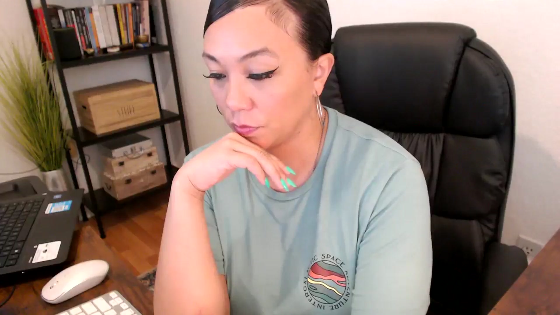 Gallery image thumbnail from MickaylaMoon's myfreecams stream on, 08/08/2024, 20:03 image 3 of 20