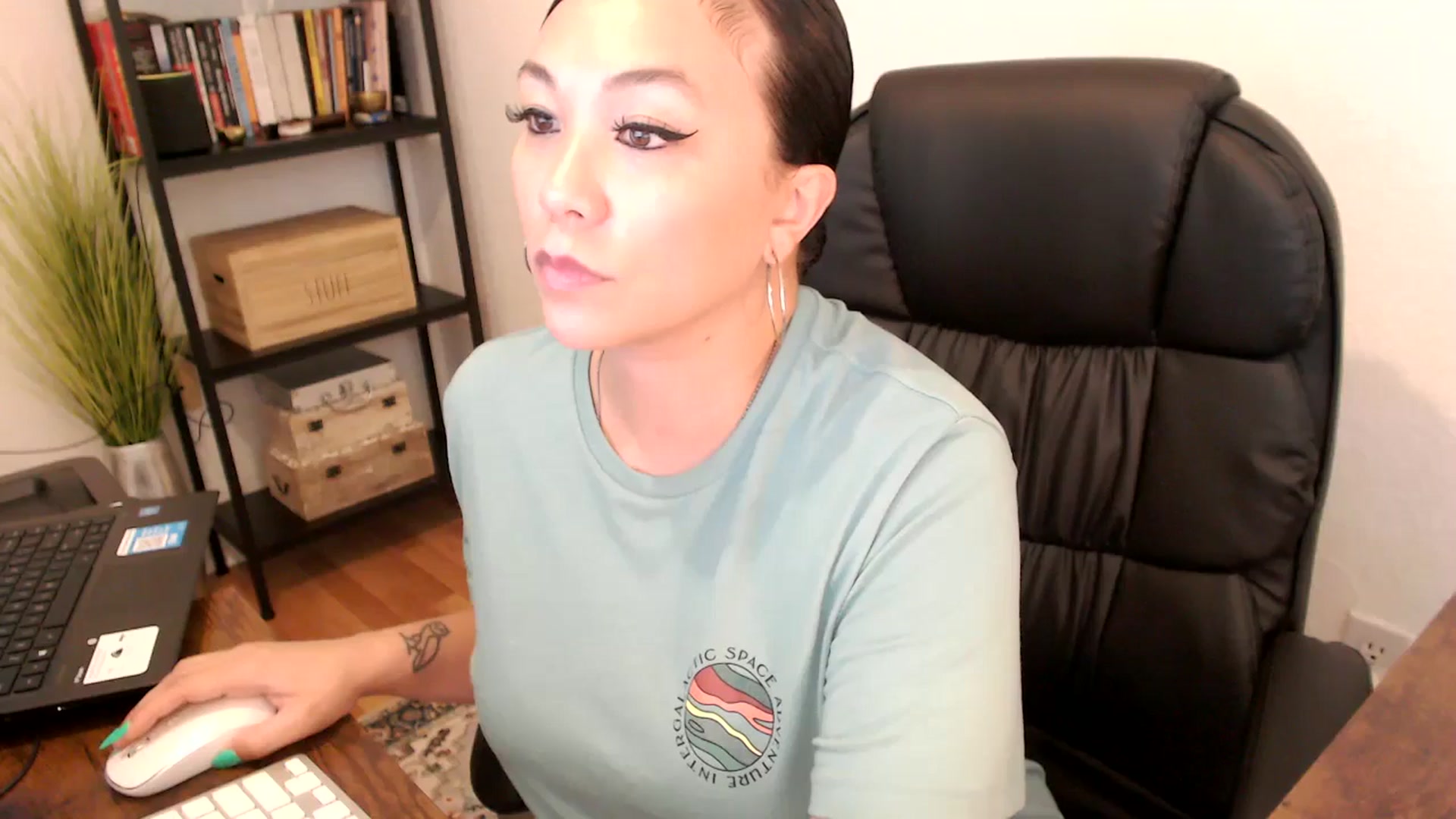 Gallery image thumbnail from MickaylaMoon's myfreecams stream on, 08/08/2024, 20:03 image 2 of 20