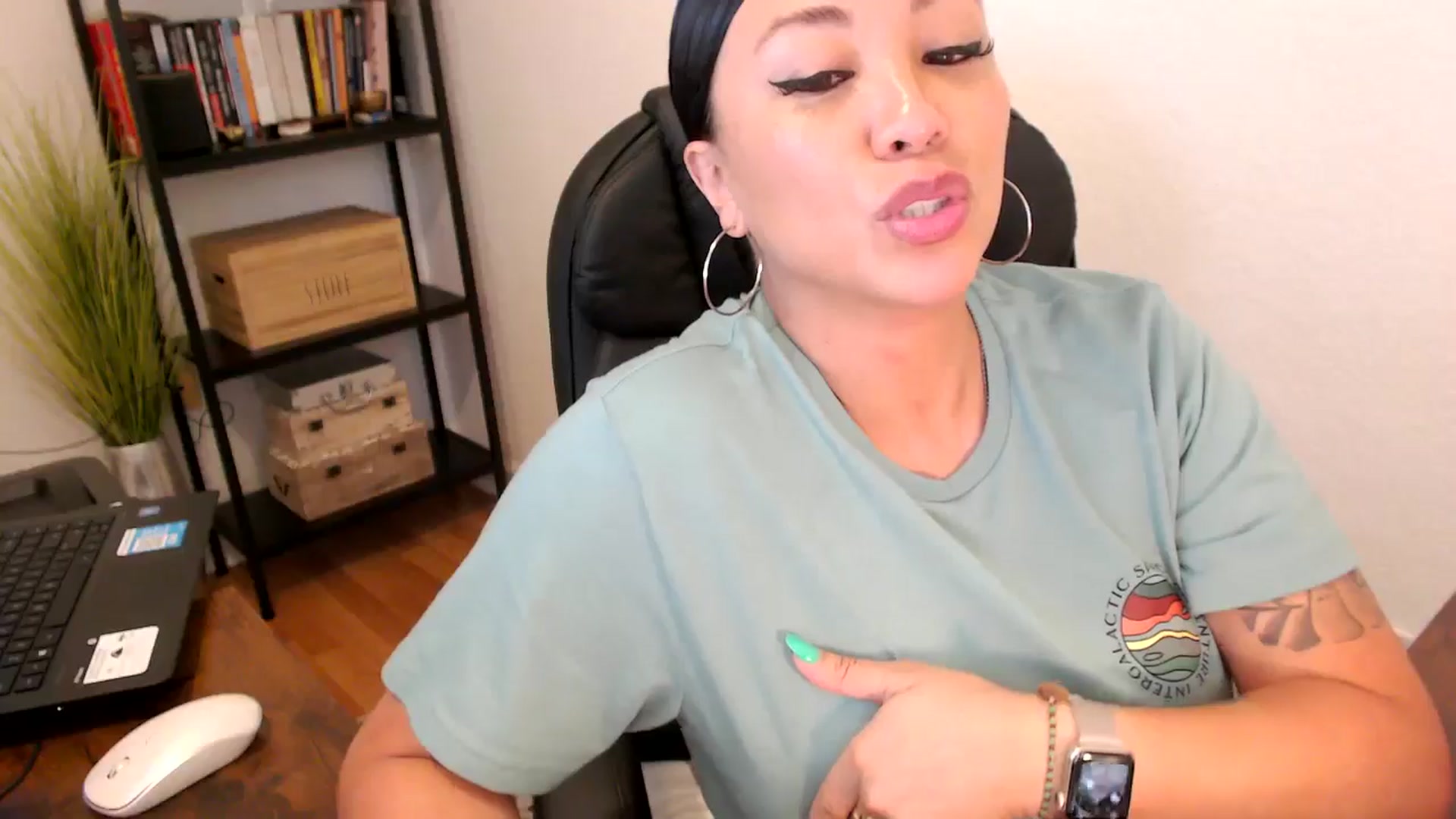 Gallery image thumbnail from MickaylaMoon's myfreecams stream on, 08/08/2024, 20:03 image 6 of 20