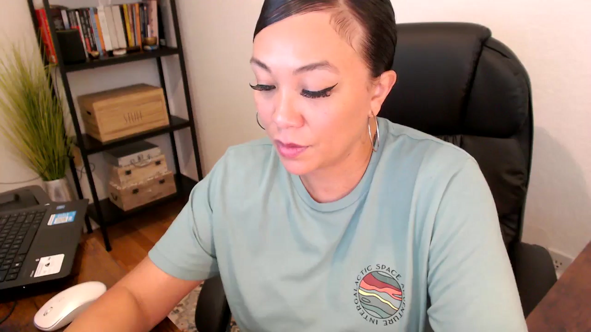Gallery image thumbnail from MickaylaMoon's myfreecams stream on, 08/08/2024, 20:03 image 10 of 20