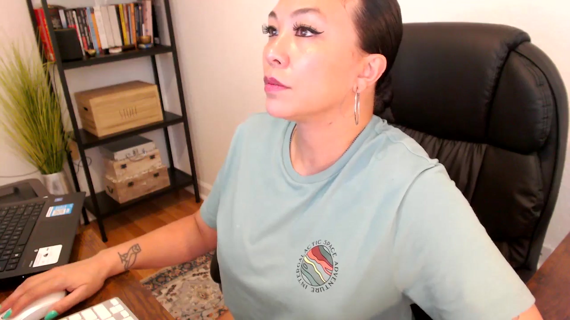 Gallery image thumbnail from MickaylaMoon's myfreecams stream on, 08/08/2024, 20:03 image 17 of 20