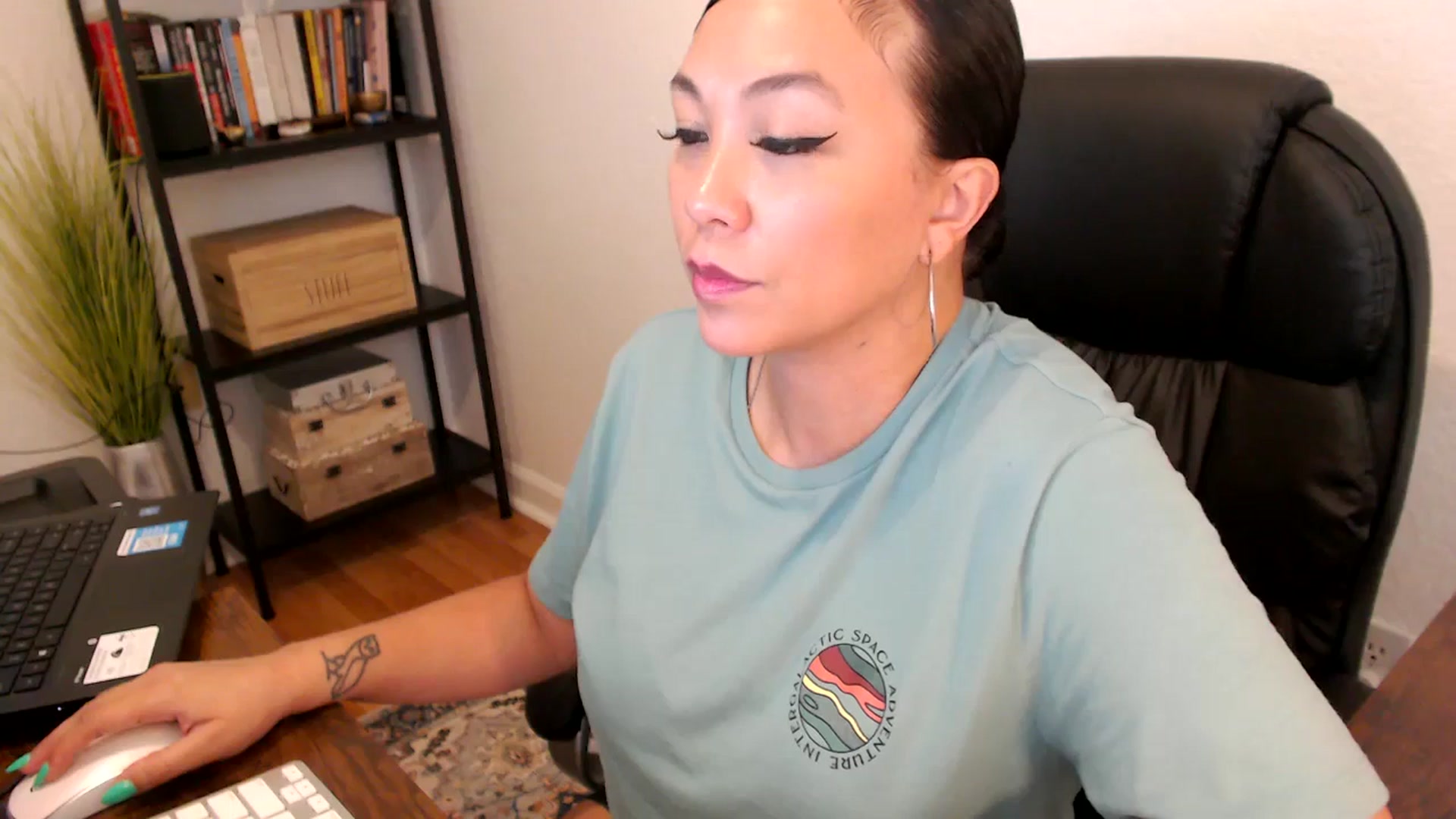 Gallery image thumbnail from MickaylaMoon's myfreecams stream on, 08/08/2024, 20:03 image 18 of 20
