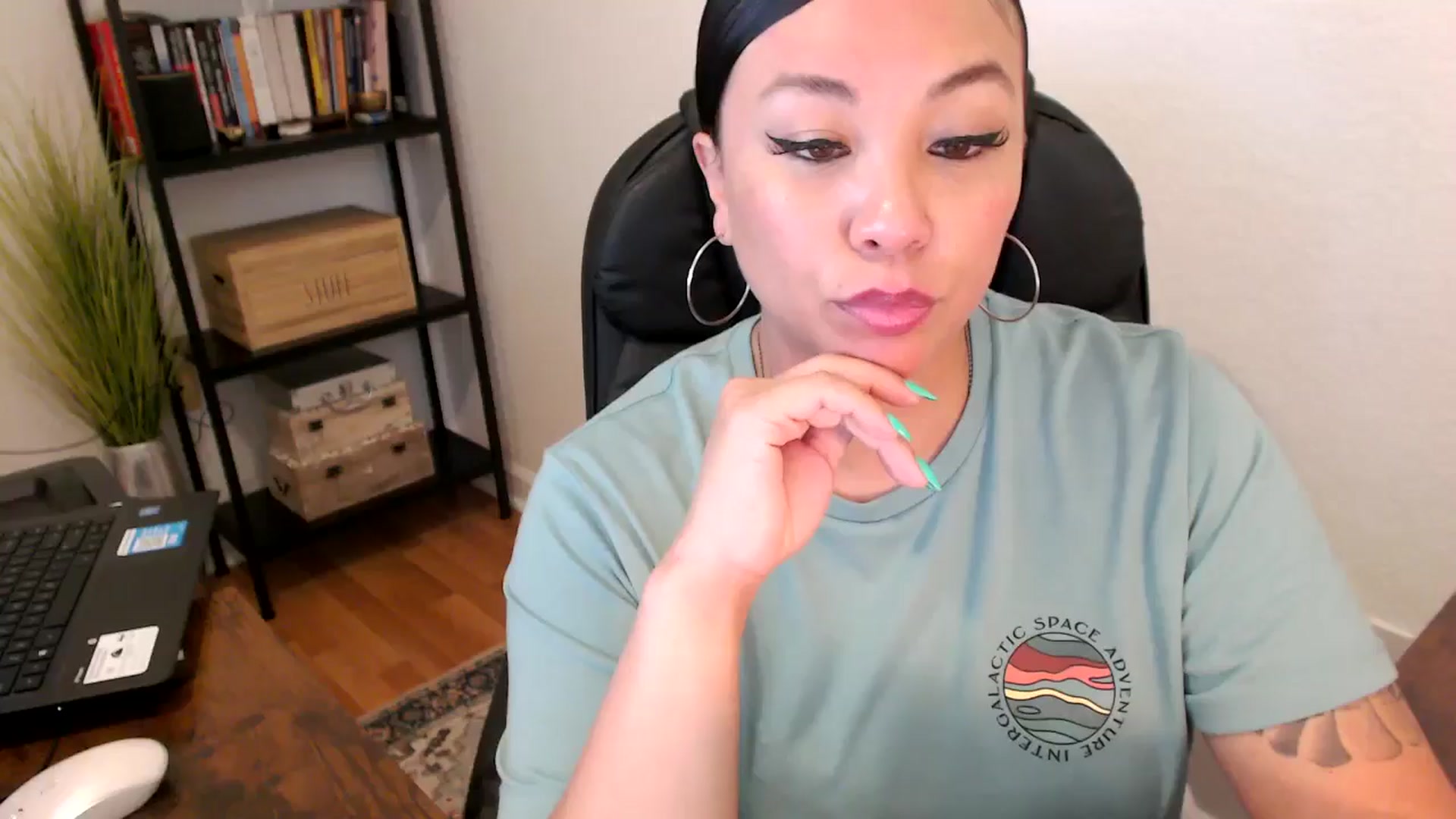 Gallery image thumbnail from MickaylaMoon's myfreecams stream on, 08/08/2024, 21:46 image 1 of 20