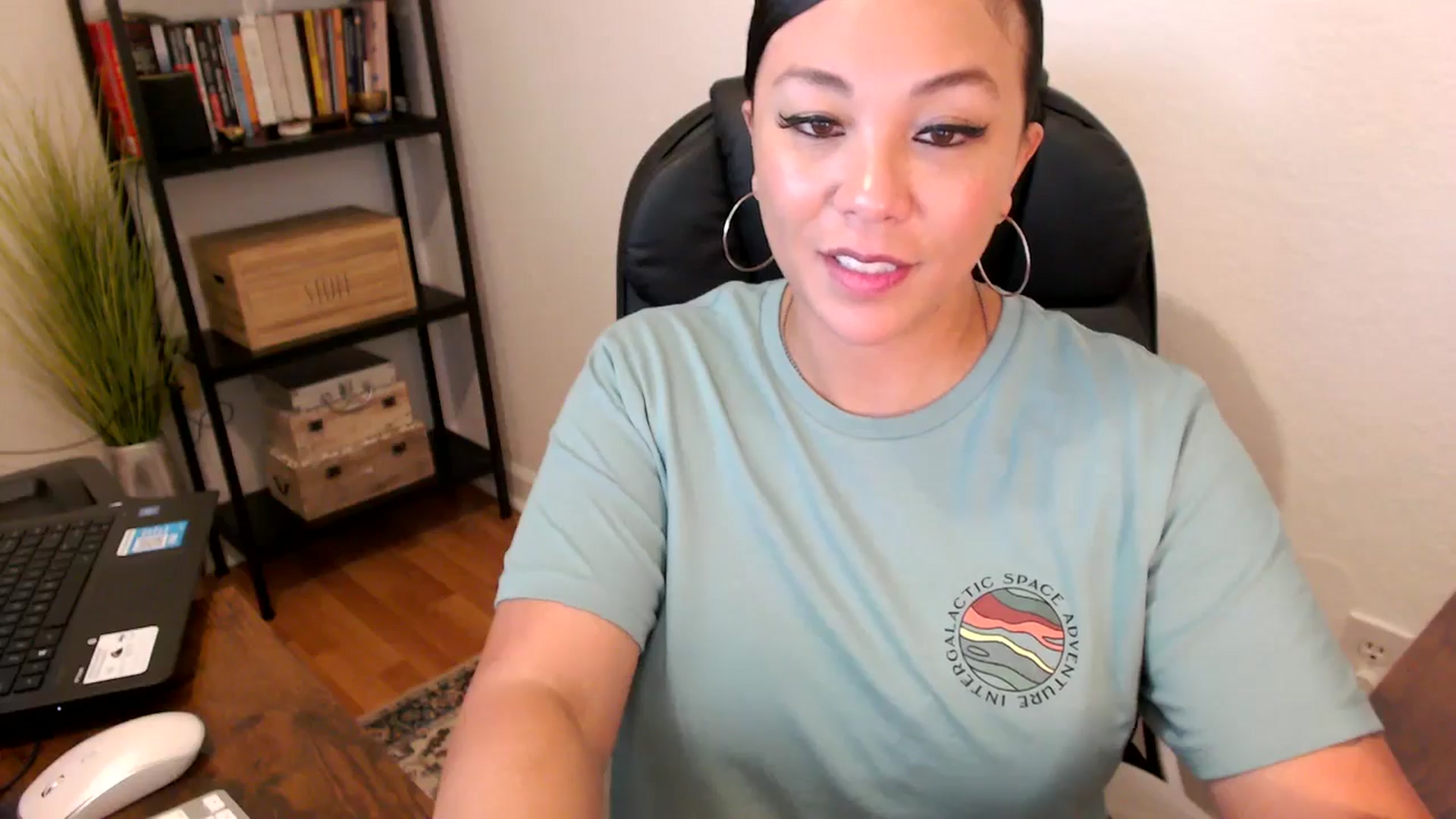 Gallery image thumbnail from MickaylaMoon's myfreecams stream on, 08/08/2024, 21:46 image 17 of 20