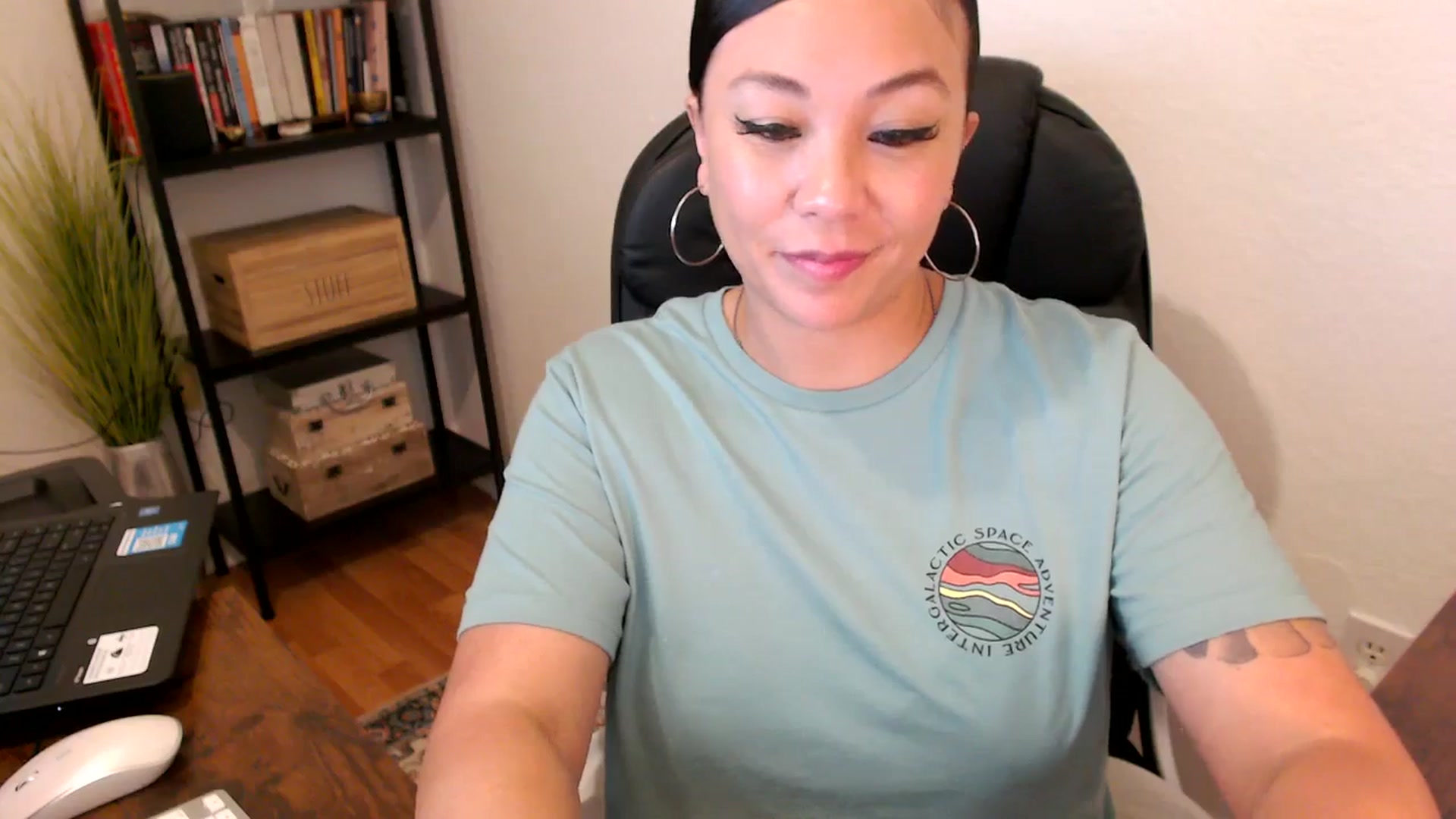 Gallery image thumbnail from MickaylaMoon's myfreecams stream on, 08/08/2024, 21:46 image 18 of 20