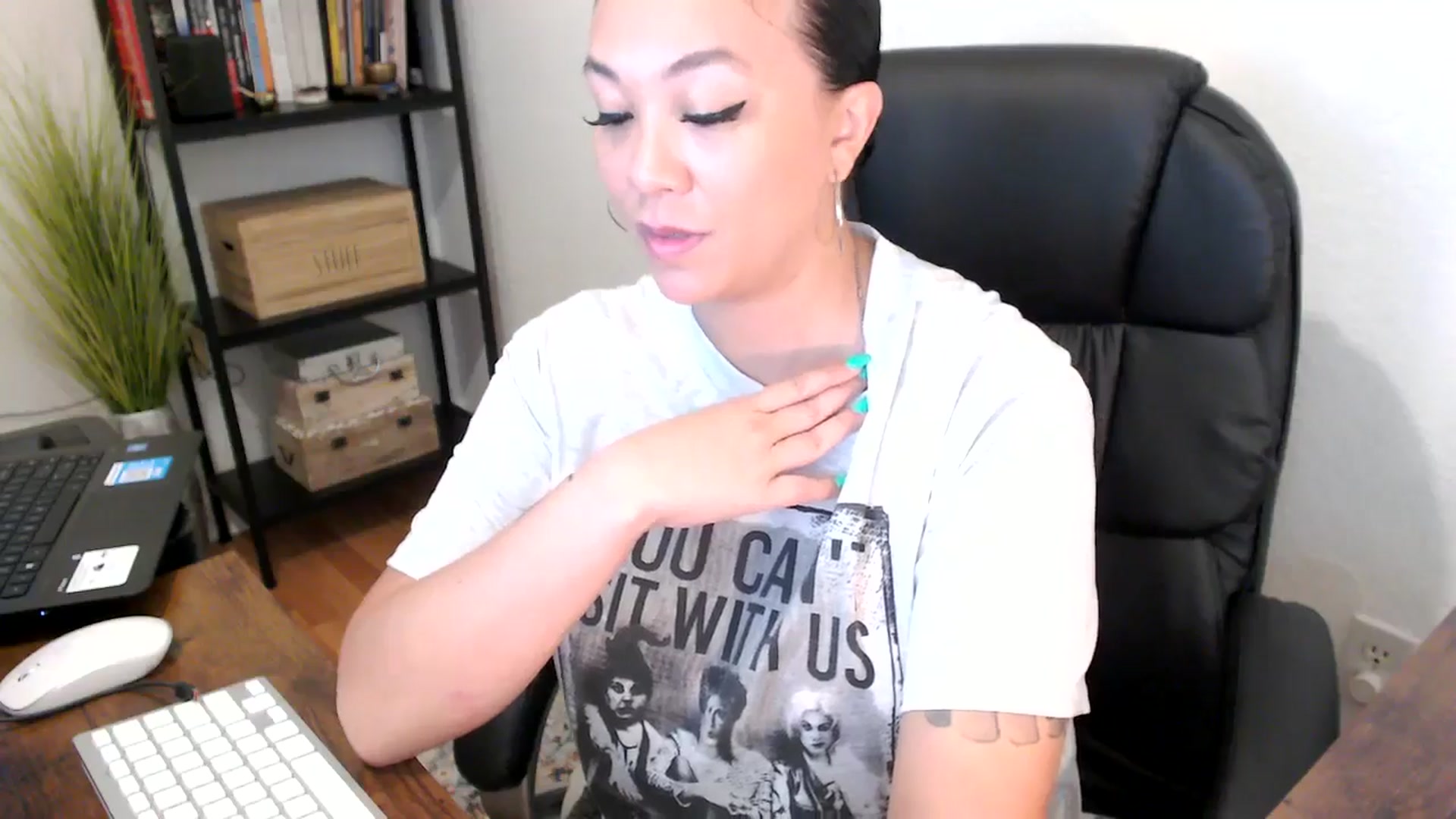 Gallery image thumbnail from MickaylaMoon's myfreecams stream on, 08/09/2024, 14:09 image 18 of 20
