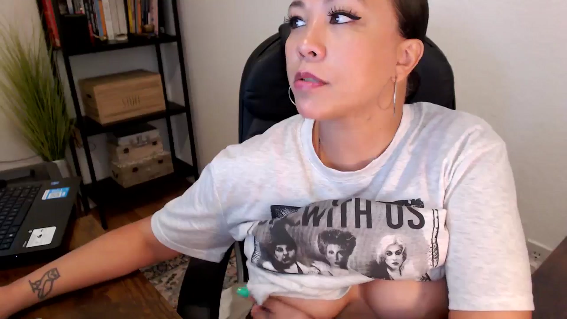 Gallery image thumbnail from MickaylaMoon's myfreecams stream on, 08/09/2024, 16:47 image 3 of 20
