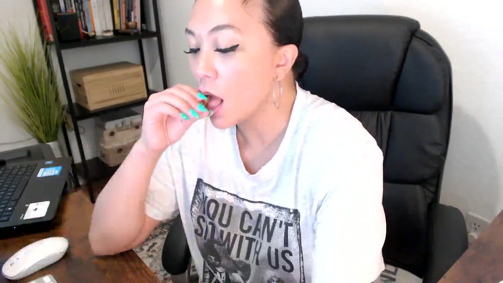 Gallery image thumbnail from MickaylaMoon's myfreecams stream on, 08/09/2024, 18:07 image 3 of 20