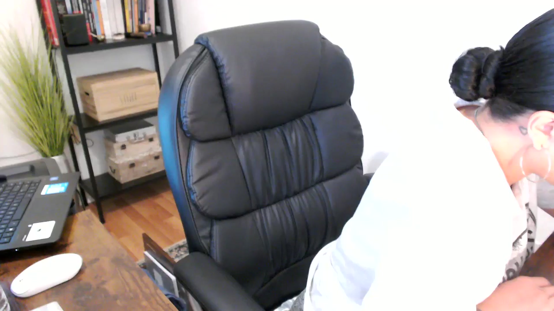 Gallery image thumbnail from MickaylaMoon's myfreecams stream on, 08/09/2024, 18:29 image 2 of 20