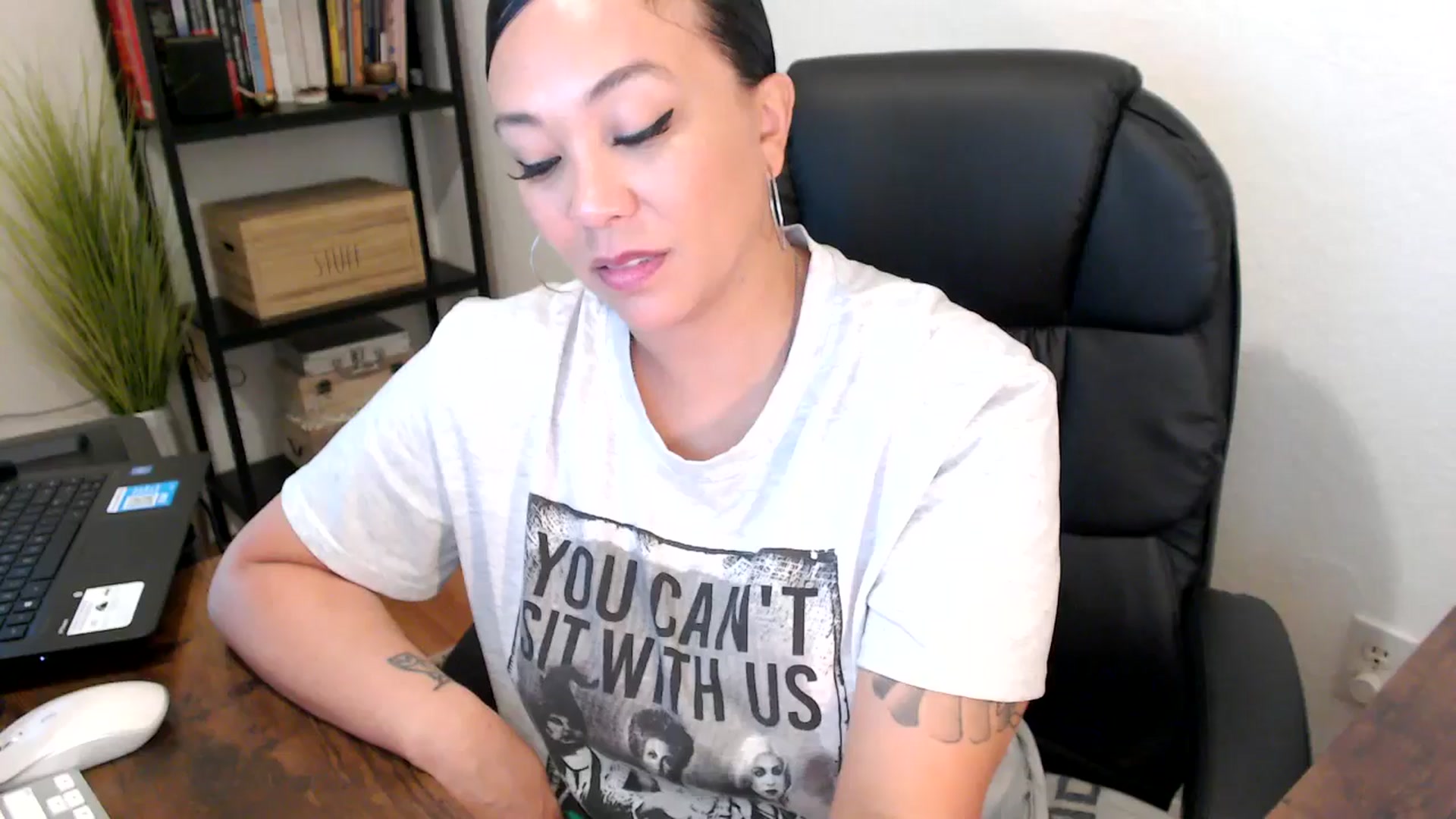 Gallery image thumbnail from MickaylaMoon's myfreecams stream on, 08/09/2024, 19:19 image 11 of 20