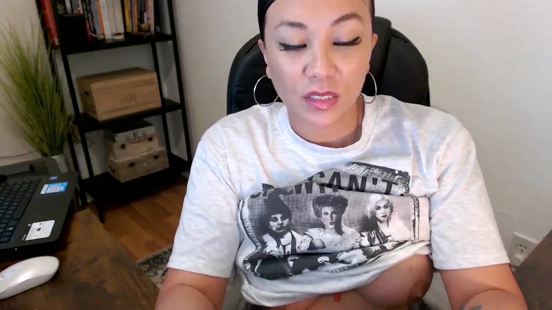 Gallery image thumbnail from MickaylaMoon's myfreecams stream on, 08/09/2024, 19:34 image 17 of 20