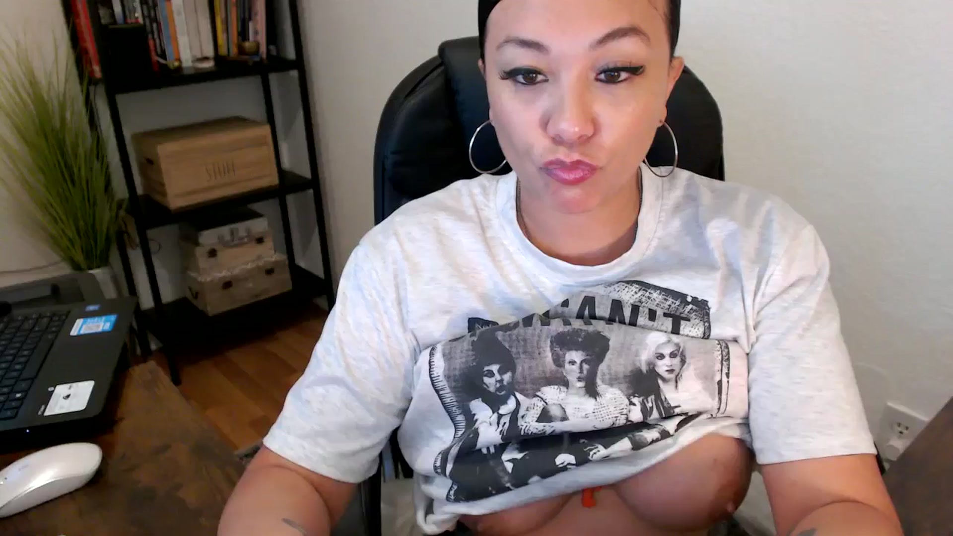 Gallery image thumbnail from MickaylaMoon's myfreecams stream on, 08/09/2024, 19:34 image 20 of 20