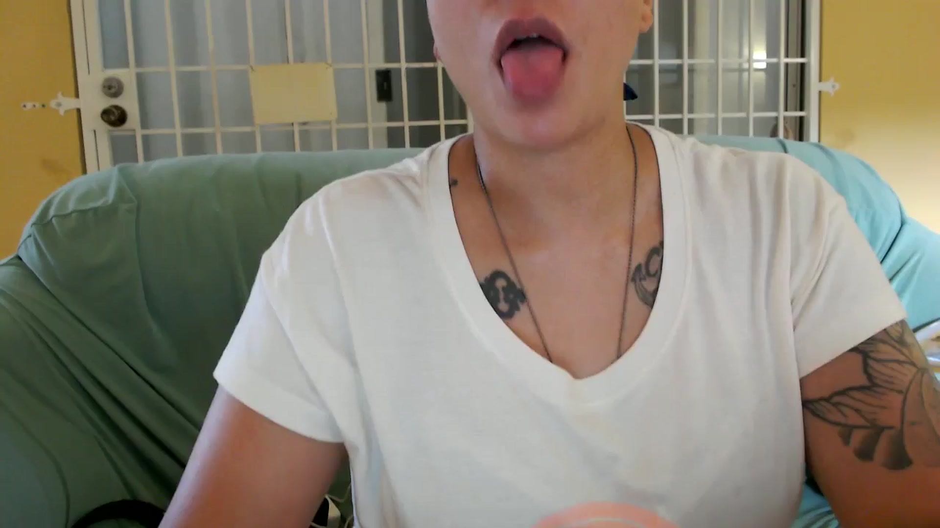 Gallery image thumbnail from MickaylaMoon's myfreecams stream on, 08/10/2024, 14:52 image 1 of 20