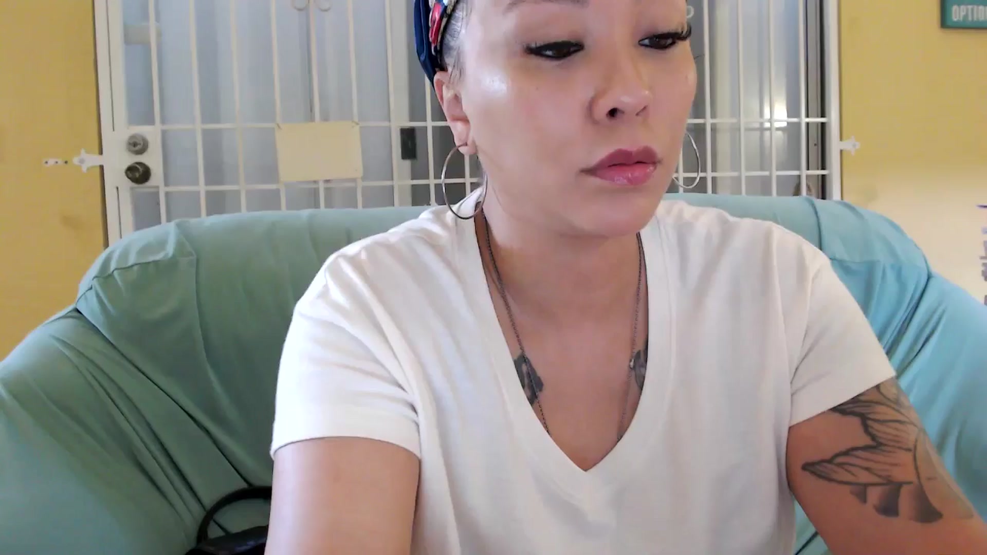 Gallery image thumbnail from MickaylaMoon's myfreecams stream on, 08/10/2024, 15:49 image 1 of 20