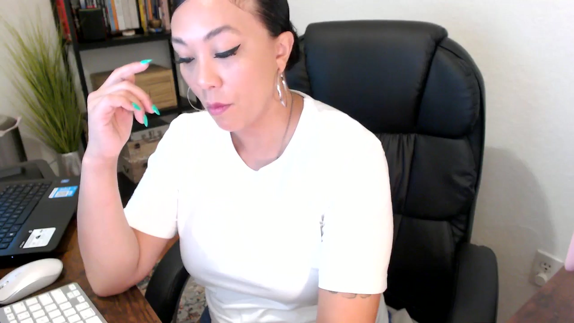 Gallery image thumbnail from MickaylaMoon's myfreecams stream on, 08/12/2024, 14:18 image 8 of 20