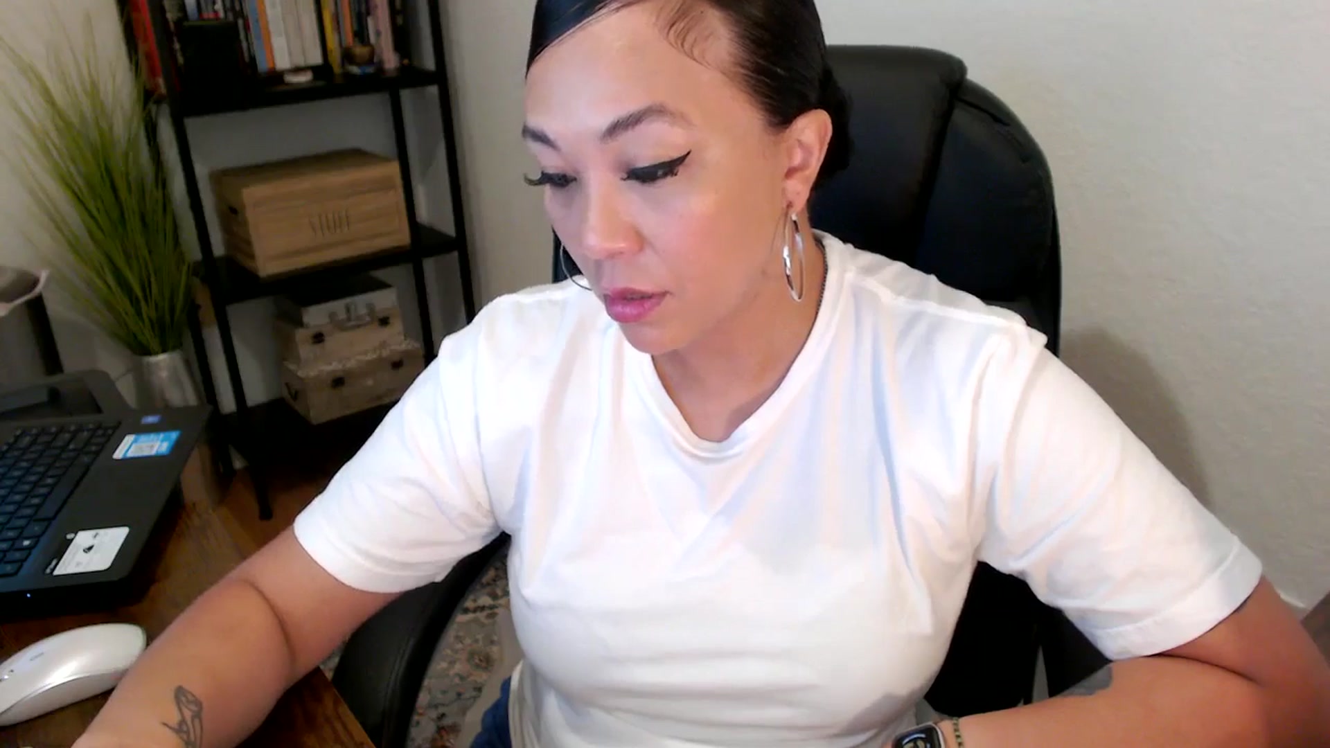 Gallery image thumbnail from MickaylaMoon's myfreecams stream on, 08/12/2024, 14:18 image 2 of 20