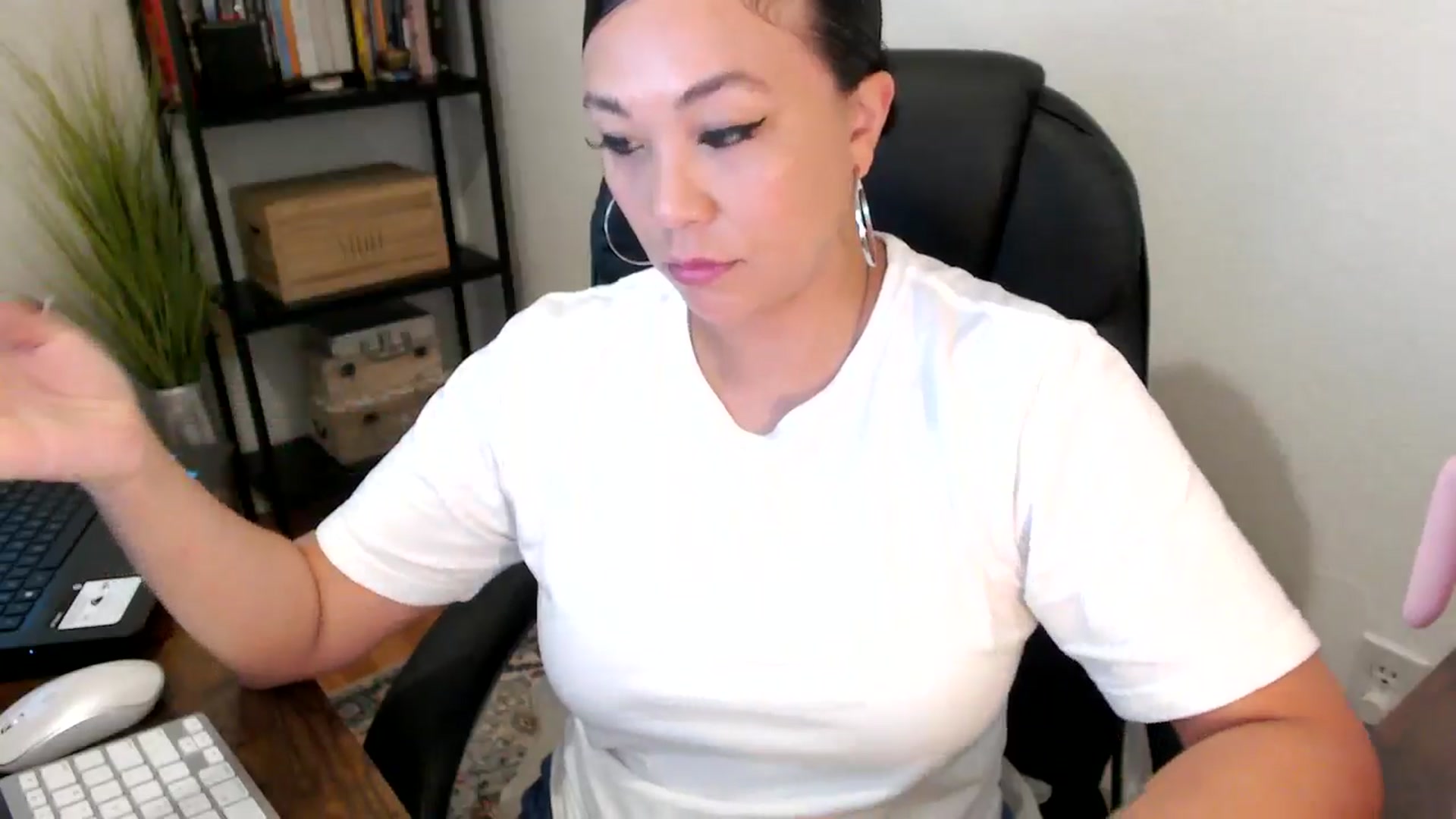 Gallery image thumbnail from MickaylaMoon's myfreecams stream on, 08/12/2024, 14:18 image 5 of 20
