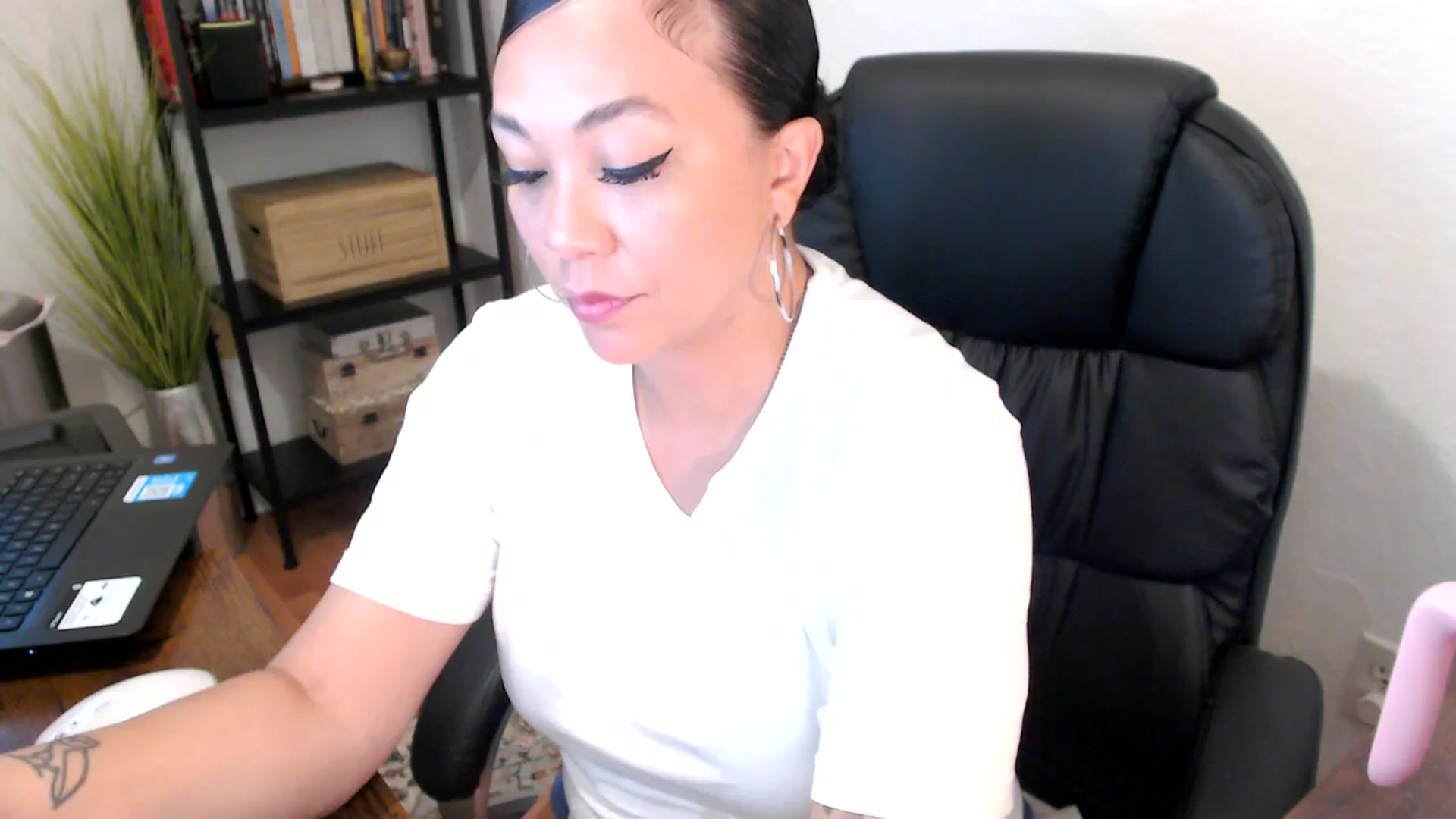 Gallery image thumbnail from MickaylaMoon's myfreecams stream on, 08/12/2024, 14:18 image 18 of 20