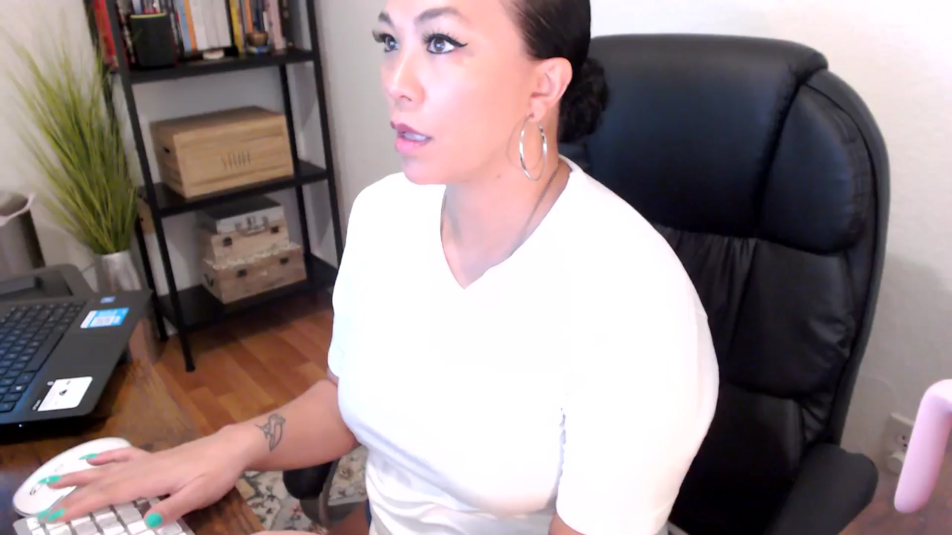 Gallery image thumbnail from MickaylaMoon's myfreecams stream on, 08/12/2024, 14:18 image 19 of 20