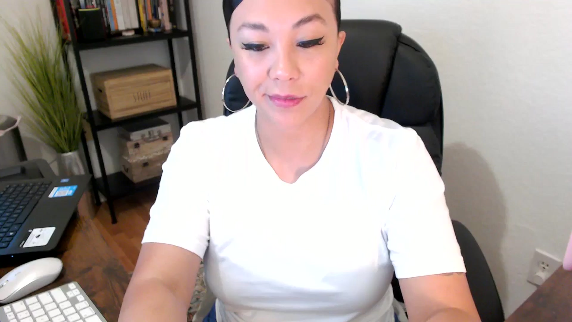 Gallery image thumbnail from MickaylaMoon's myfreecams stream on, 08/12/2024, 14:18 image 7 of 20