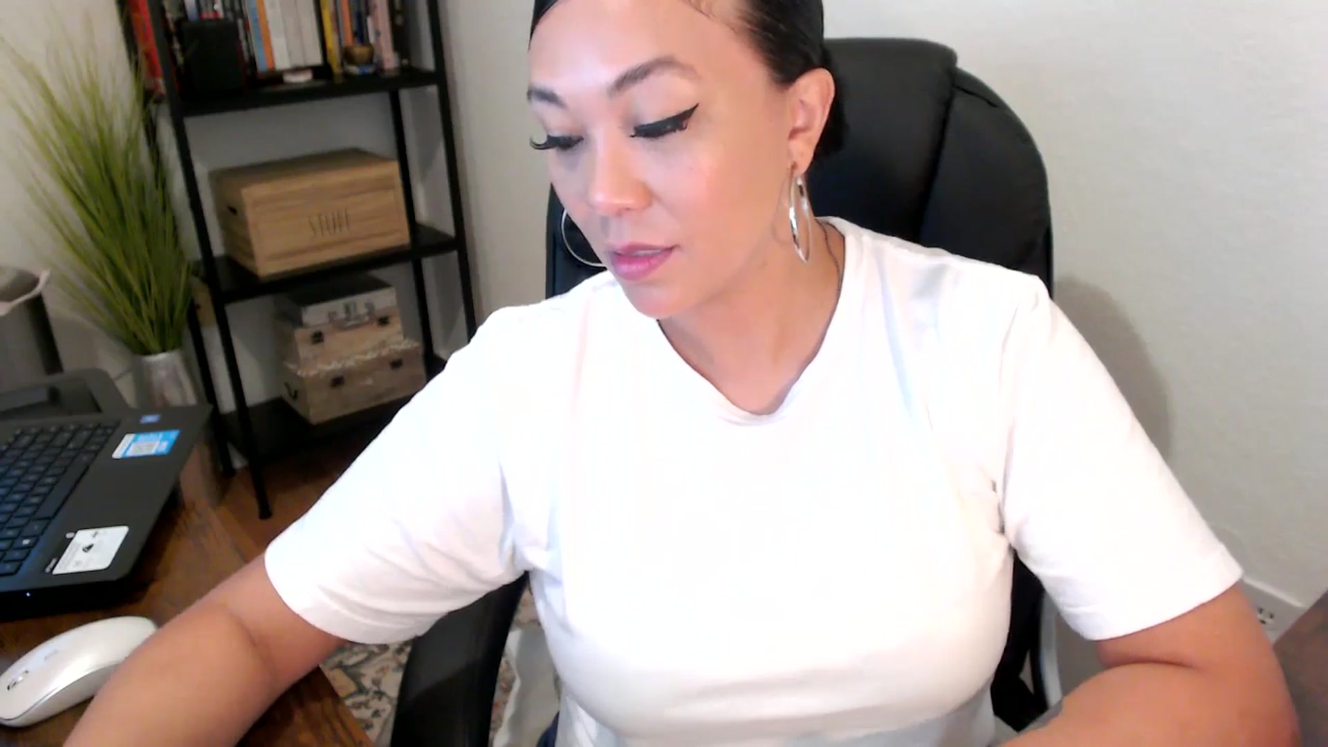 Gallery image thumbnail from MickaylaMoon's myfreecams stream on, 08/12/2024, 15:06 image 14 of 20