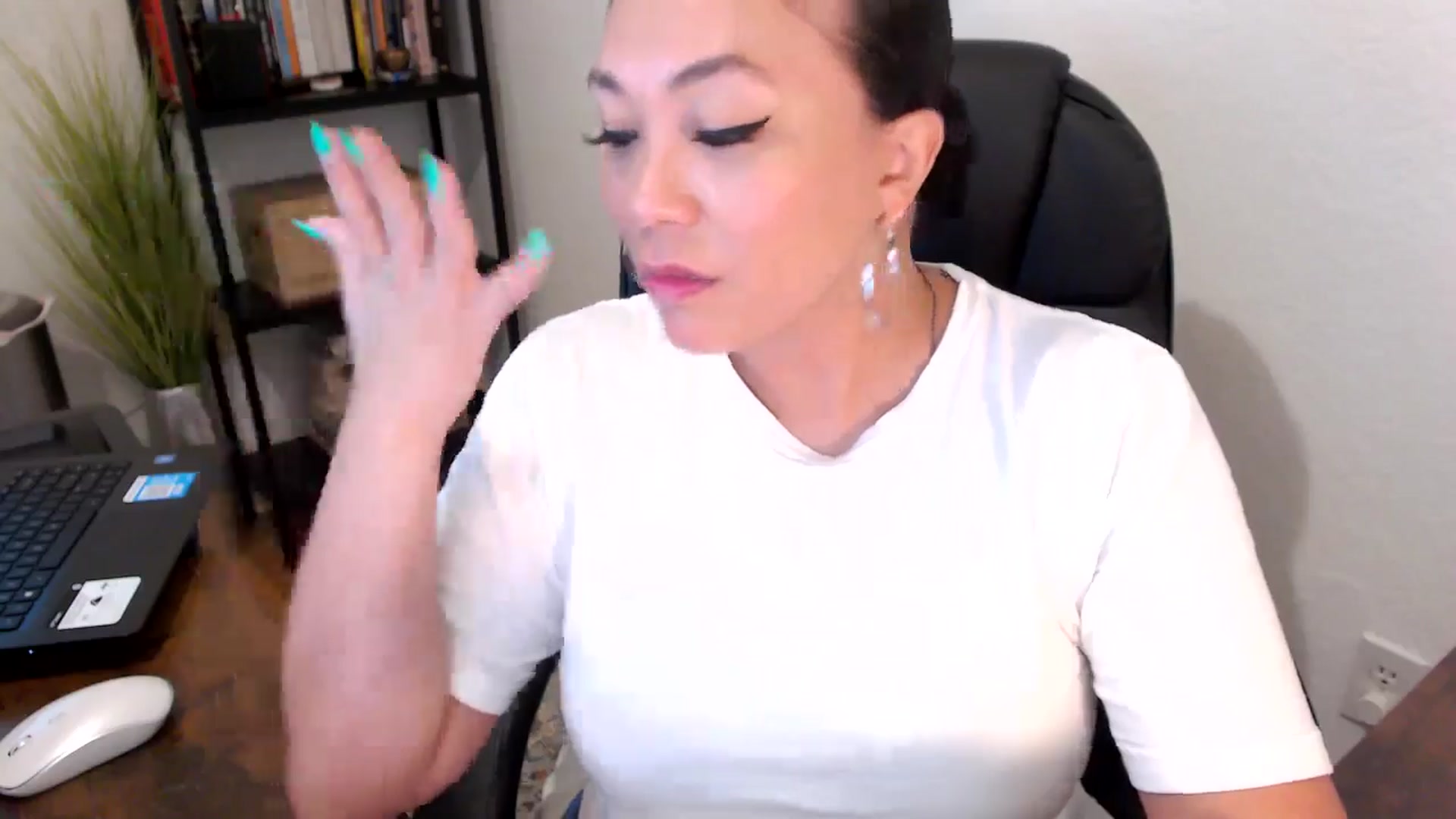 Gallery image thumbnail from MickaylaMoon's myfreecams stream on, 08/12/2024, 15:06 image 5 of 20
