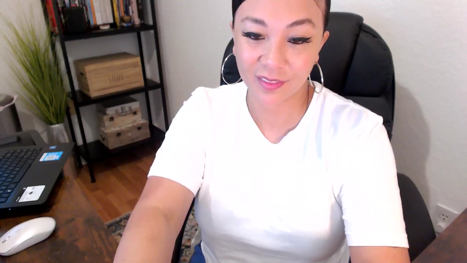 Gallery image thumbnail from MickaylaMoon's myfreecams stream on, 08/12/2024, 15:06 image 8 of 20
