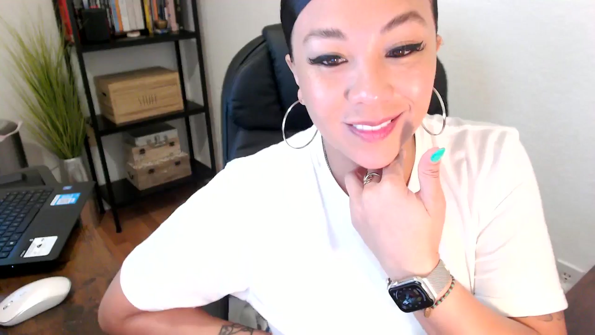 Gallery image thumbnail from MickaylaMoon's myfreecams stream on, 08/12/2024, 15:06 image 9 of 20