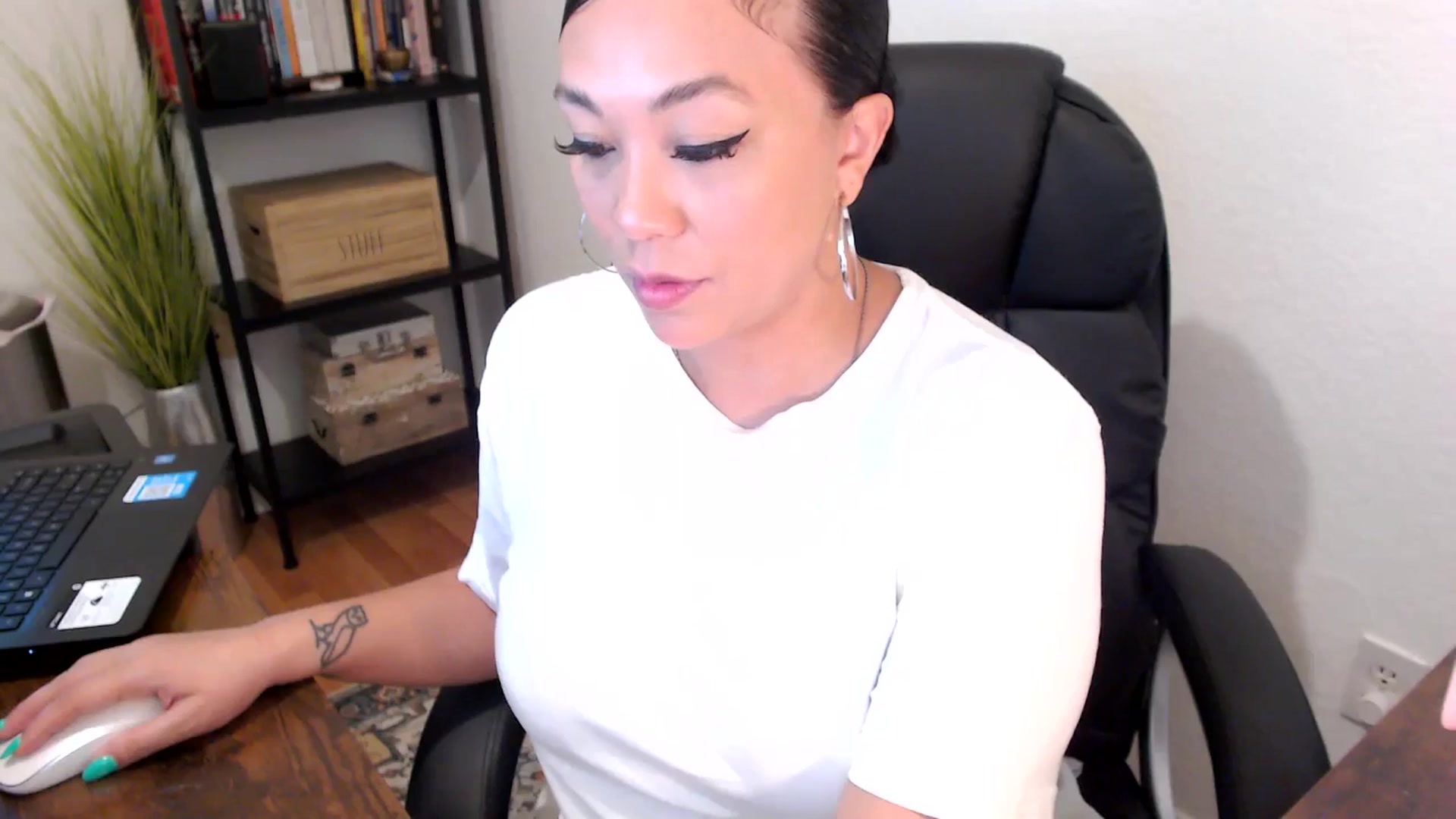 Gallery image thumbnail from MickaylaMoon's myfreecams stream on, 08/12/2024, 15:06 image 2 of 20