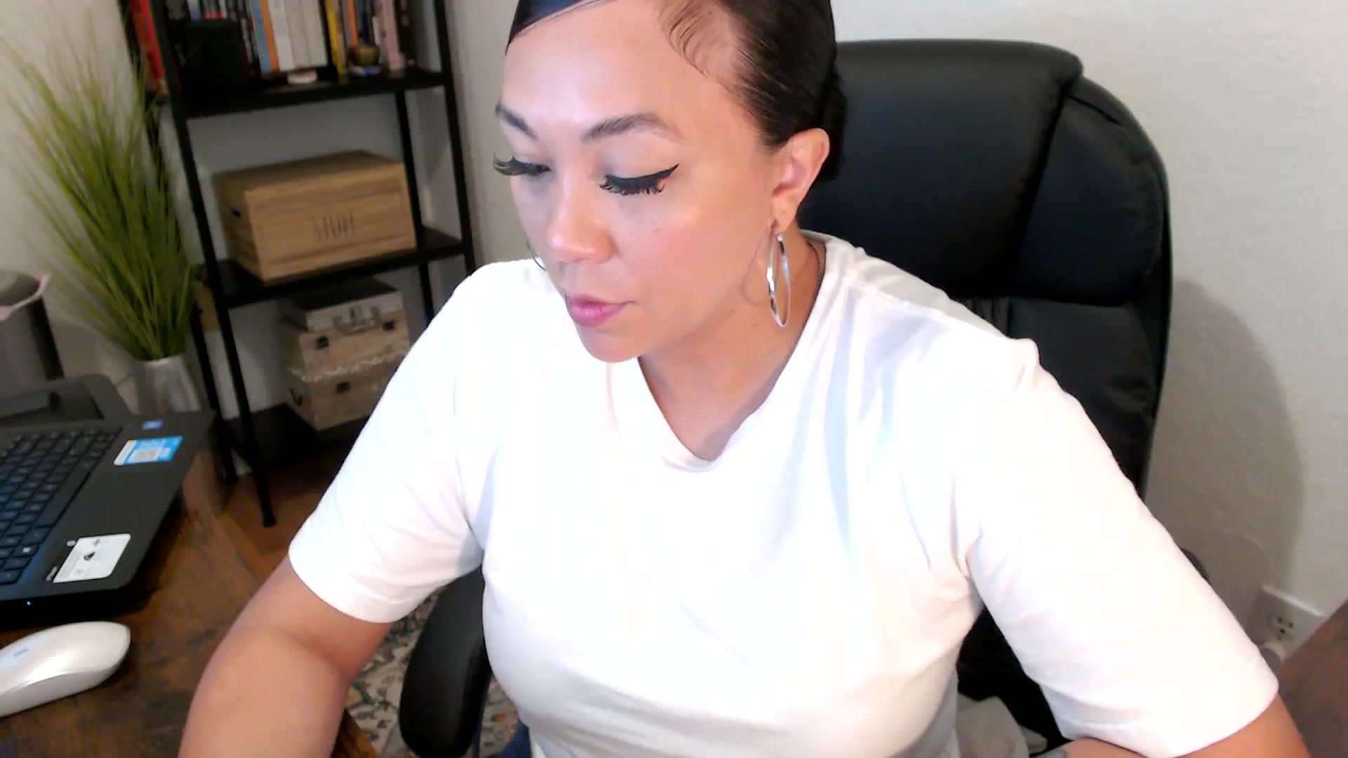 Gallery image thumbnail from MickaylaMoon's myfreecams stream on, 08/12/2024, 15:06 image 20 of 20