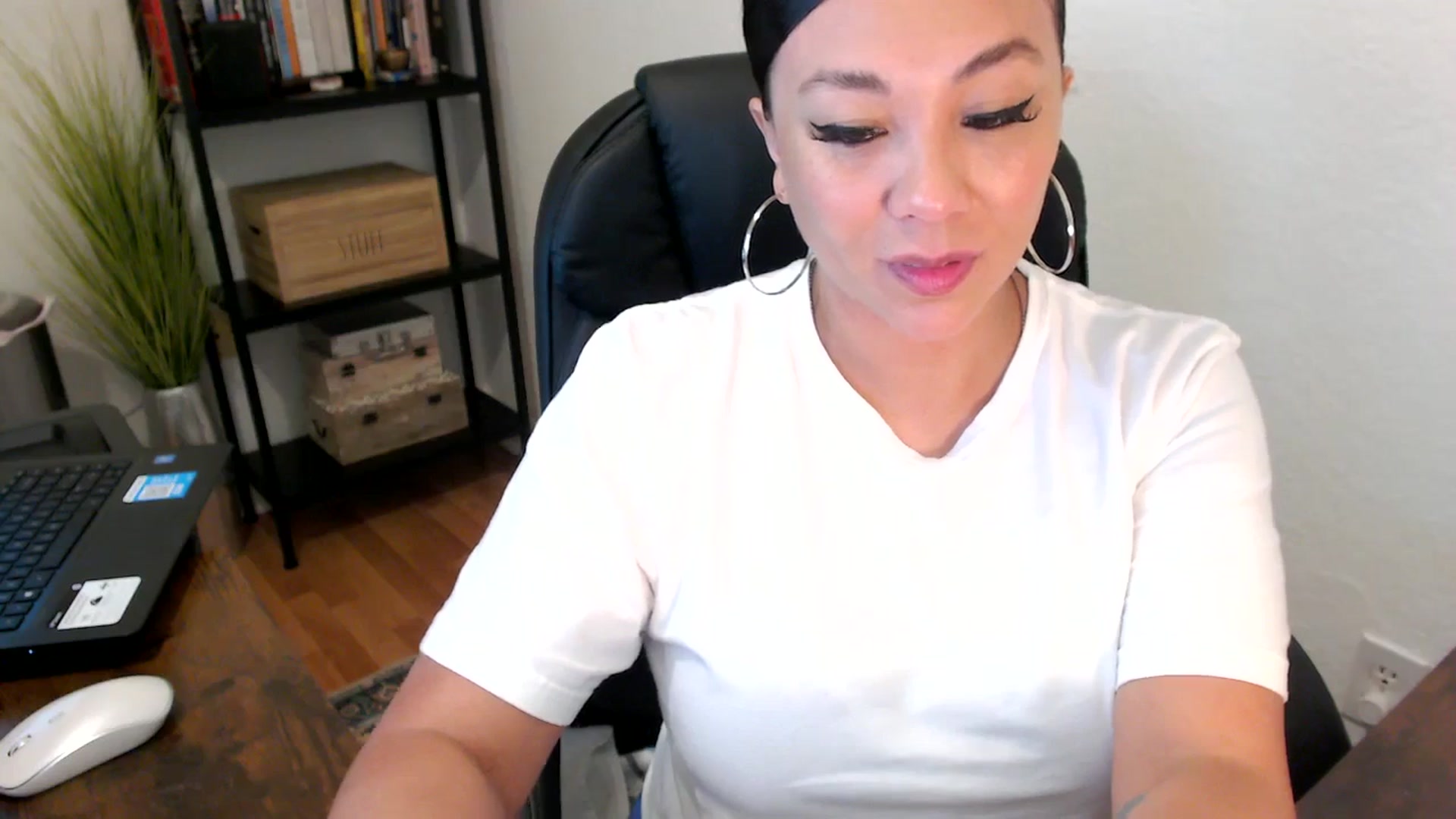 Gallery image thumbnail from MickaylaMoon's myfreecams stream on, 08/12/2024, 15:06 image 17 of 20