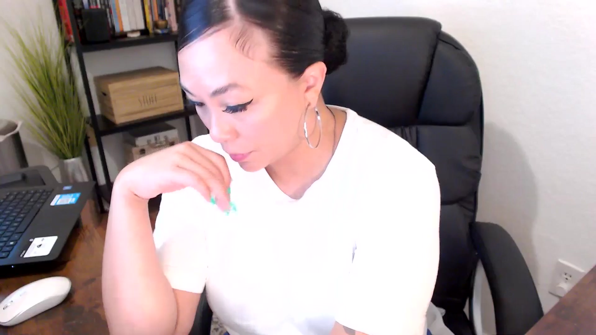 Gallery image thumbnail from MickaylaMoon's myfreecams stream on, 08/12/2024, 15:06 image 7 of 20