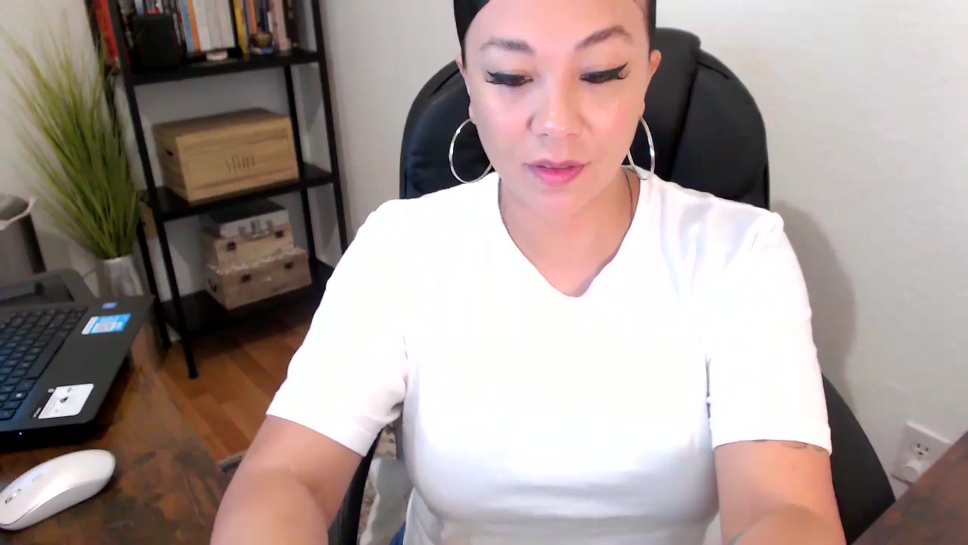 Gallery image thumbnail from MickaylaMoon's myfreecams stream on, 08/12/2024, 15:06 image 13 of 20